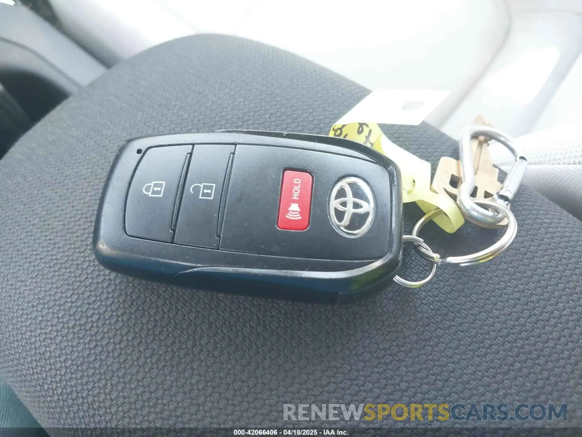 11 fotografías del automóvil dañado 7MUCAAAG0NV019864 TOYOTA COROLLA CROSS 2022