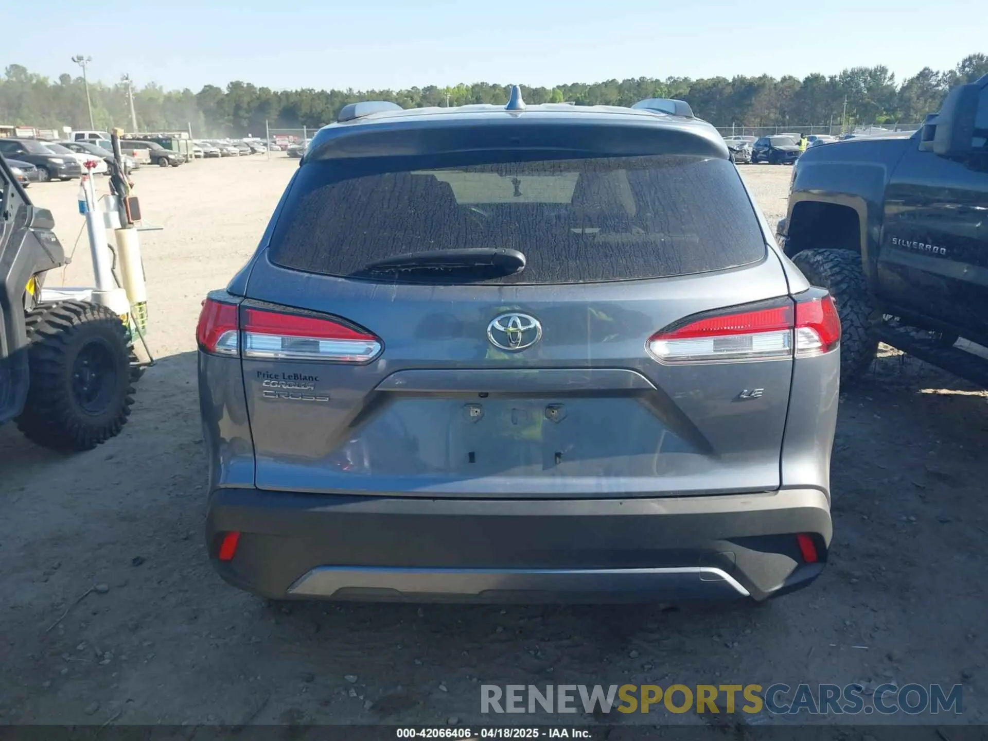 16 fotografías del automóvil dañado 7MUCAAAG0NV019864 TOYOTA COROLLA CROSS 2022