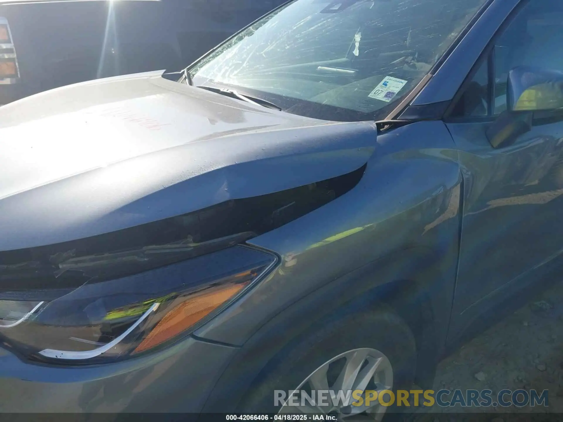6 fotografías del automóvil dañado 7MUCAAAG0NV019864 TOYOTA COROLLA CROSS 2022