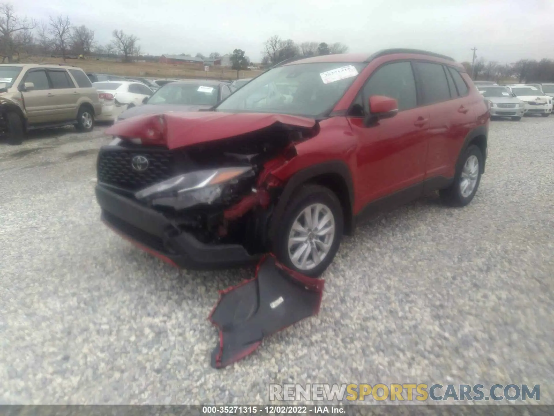 2 fotografías del automóvil dañado 7MUCAAAG0NV025230 TOYOTA COROLLA CROSS 2022