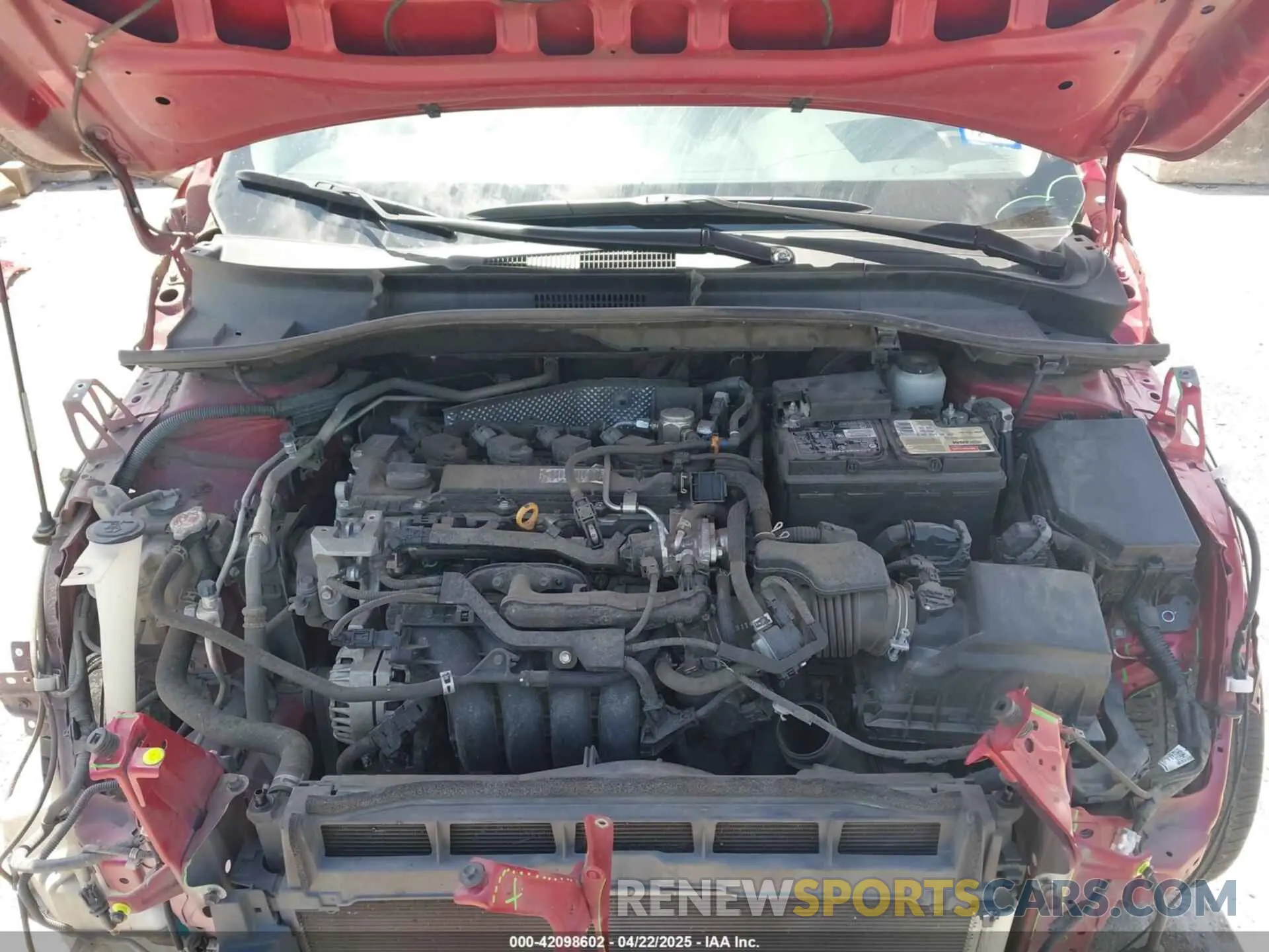 10 fotografías del automóvil dañado 7MUCAAAG1NV004645 TOYOTA COROLLA CROSS 2022