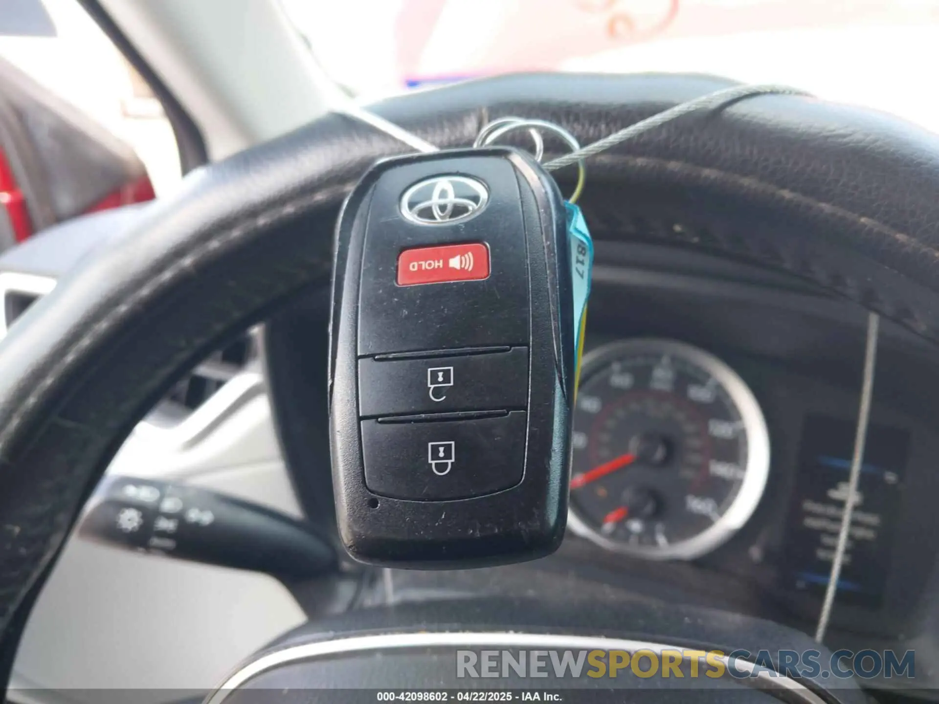 11 fotografías del automóvil dañado 7MUCAAAG1NV004645 TOYOTA COROLLA CROSS 2022
