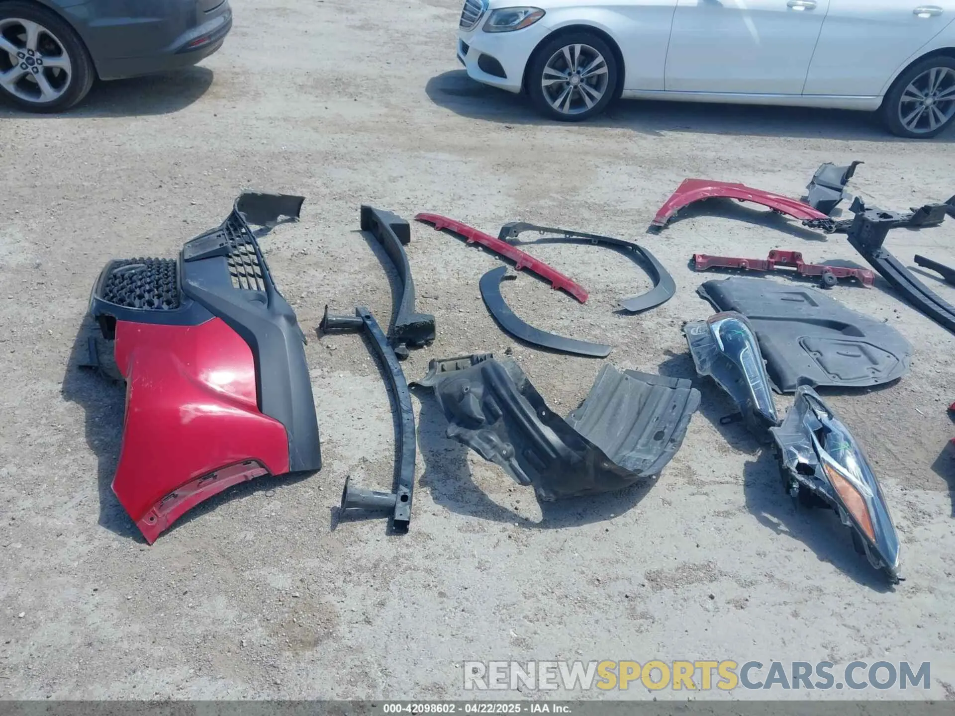 12 fotografías del automóvil dañado 7MUCAAAG1NV004645 TOYOTA COROLLA CROSS 2022