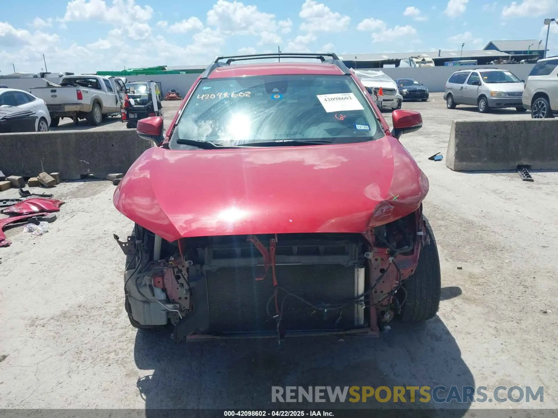 13 fotografías del automóvil dañado 7MUCAAAG1NV004645 TOYOTA COROLLA CROSS 2022