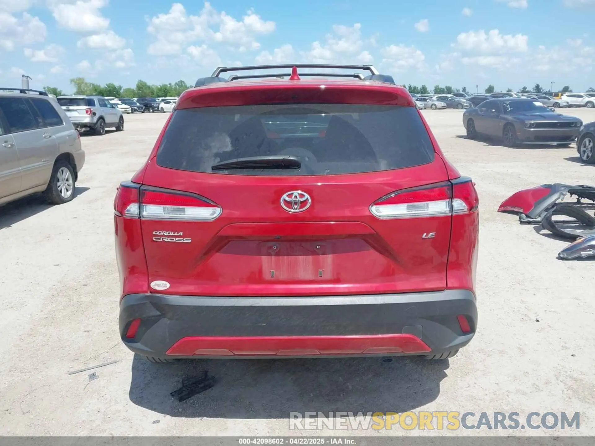 17 fotografías del automóvil dañado 7MUCAAAG1NV004645 TOYOTA COROLLA CROSS 2022