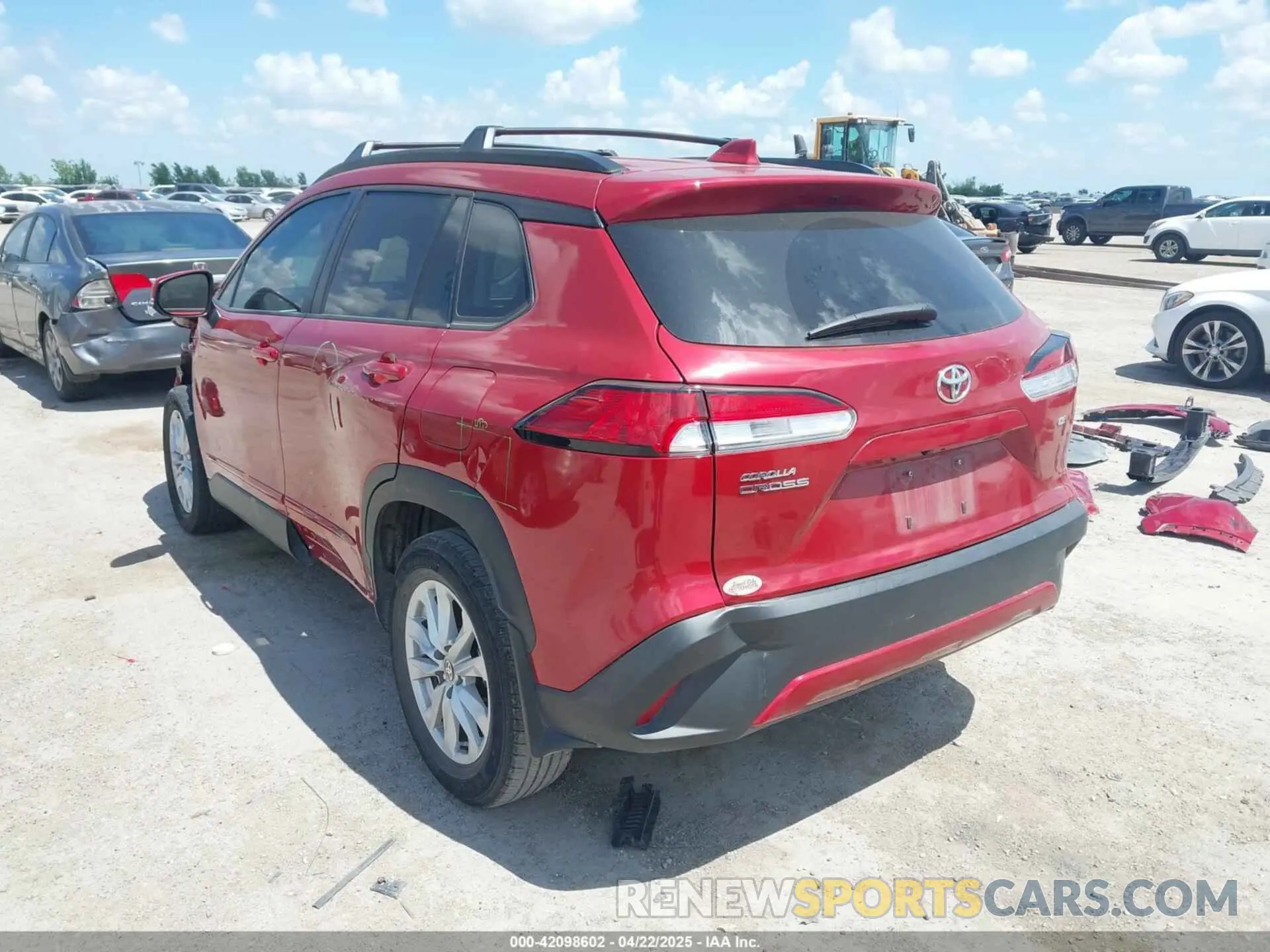 3 fotografías del automóvil dañado 7MUCAAAG1NV004645 TOYOTA COROLLA CROSS 2022