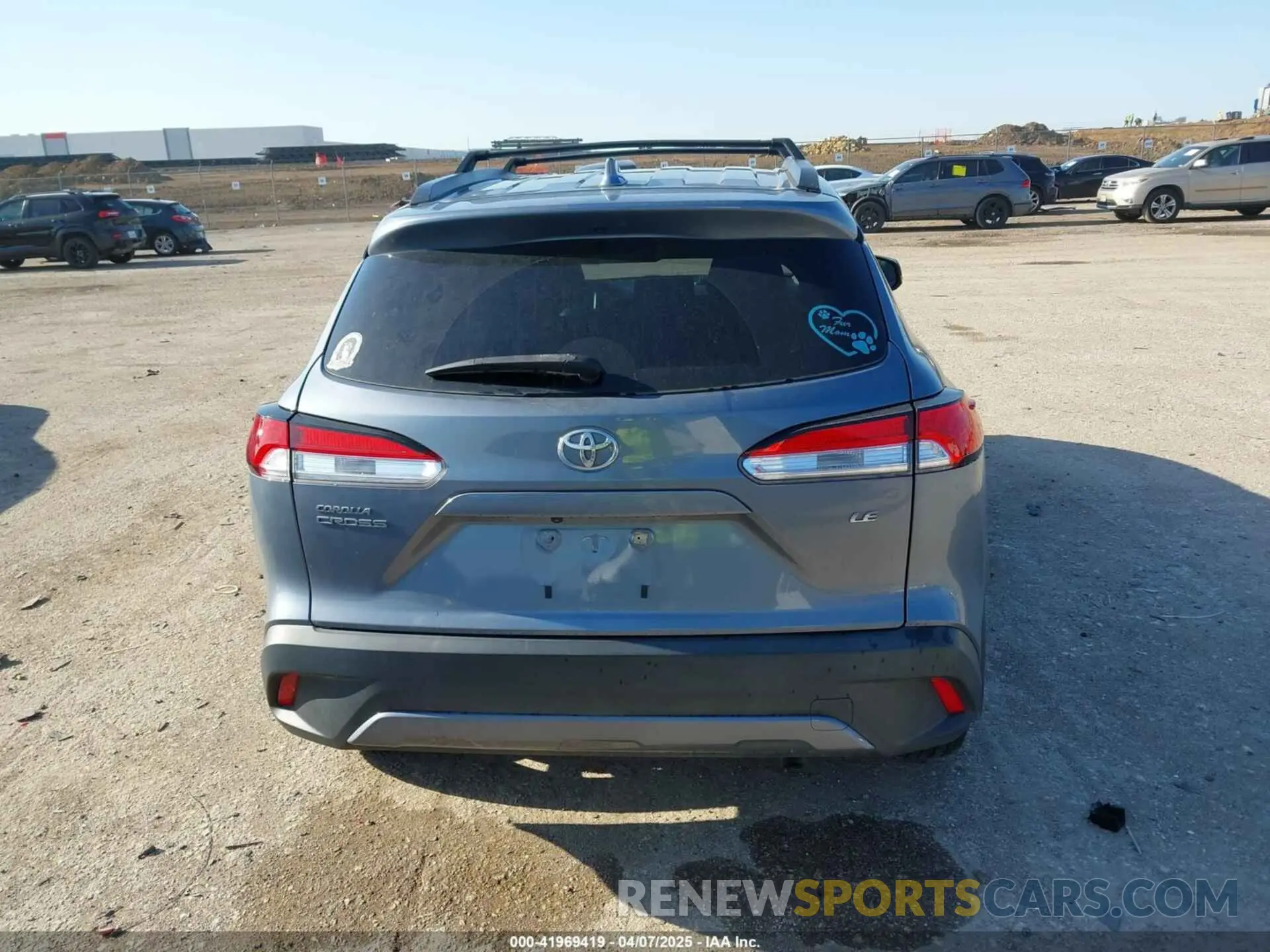 17 fotografías del automóvil dañado 7MUCAAAG3NV009667 TOYOTA COROLLA CROSS 2022