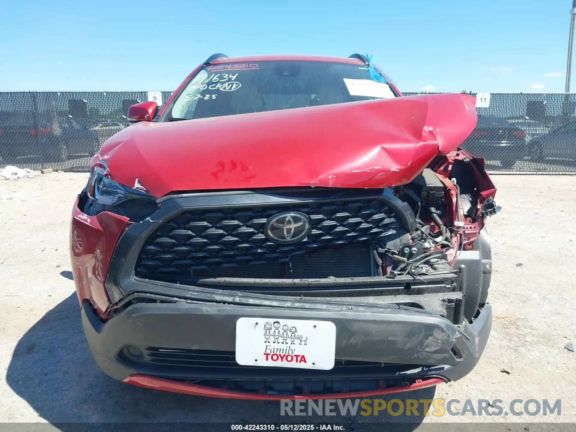 12 fotografías del automóvil dañado 7MUCAAAG3NV028977 TOYOTA COROLLA CROSS 2022