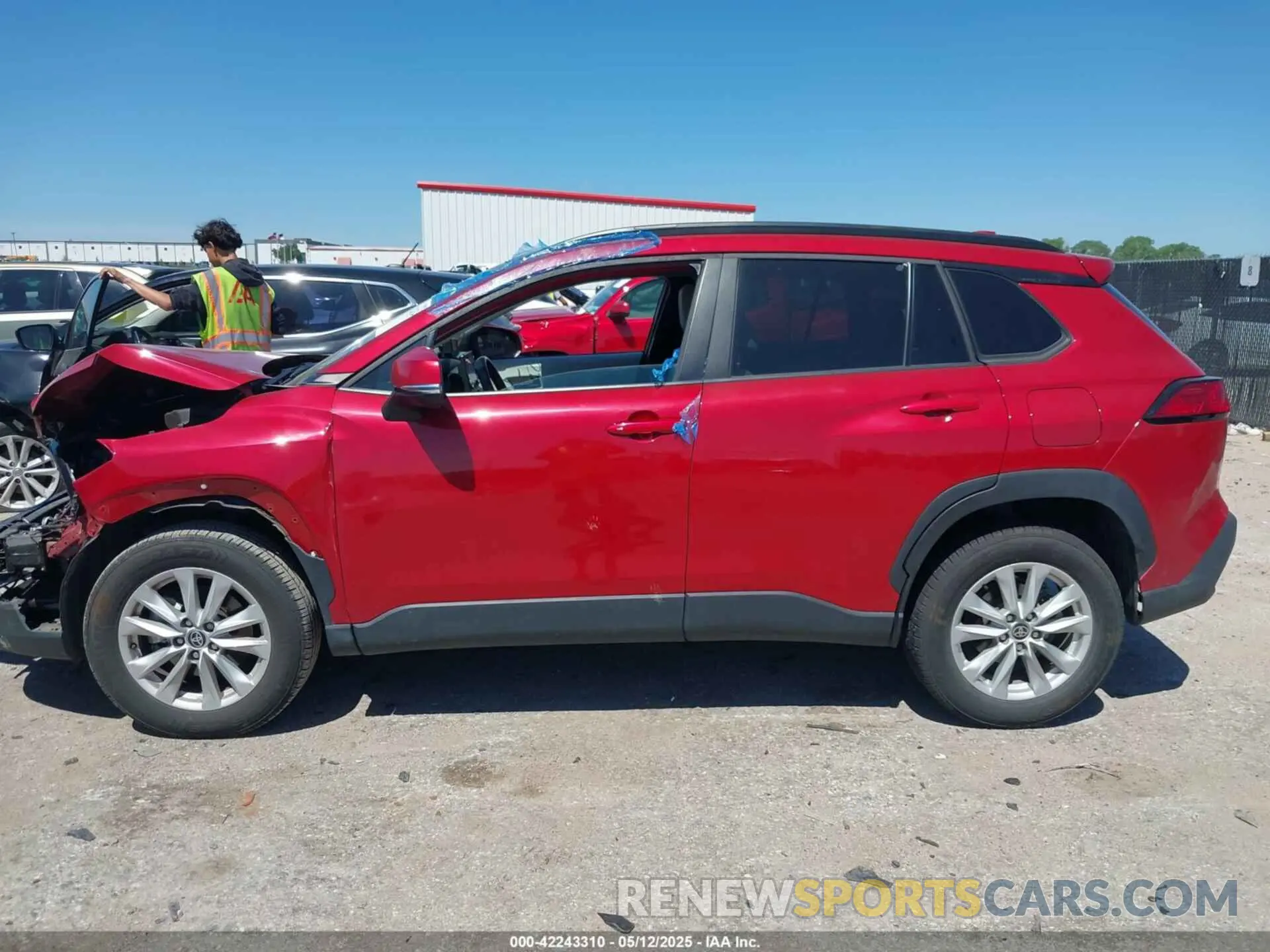 14 fotografías del automóvil dañado 7MUCAAAG3NV028977 TOYOTA COROLLA CROSS 2022