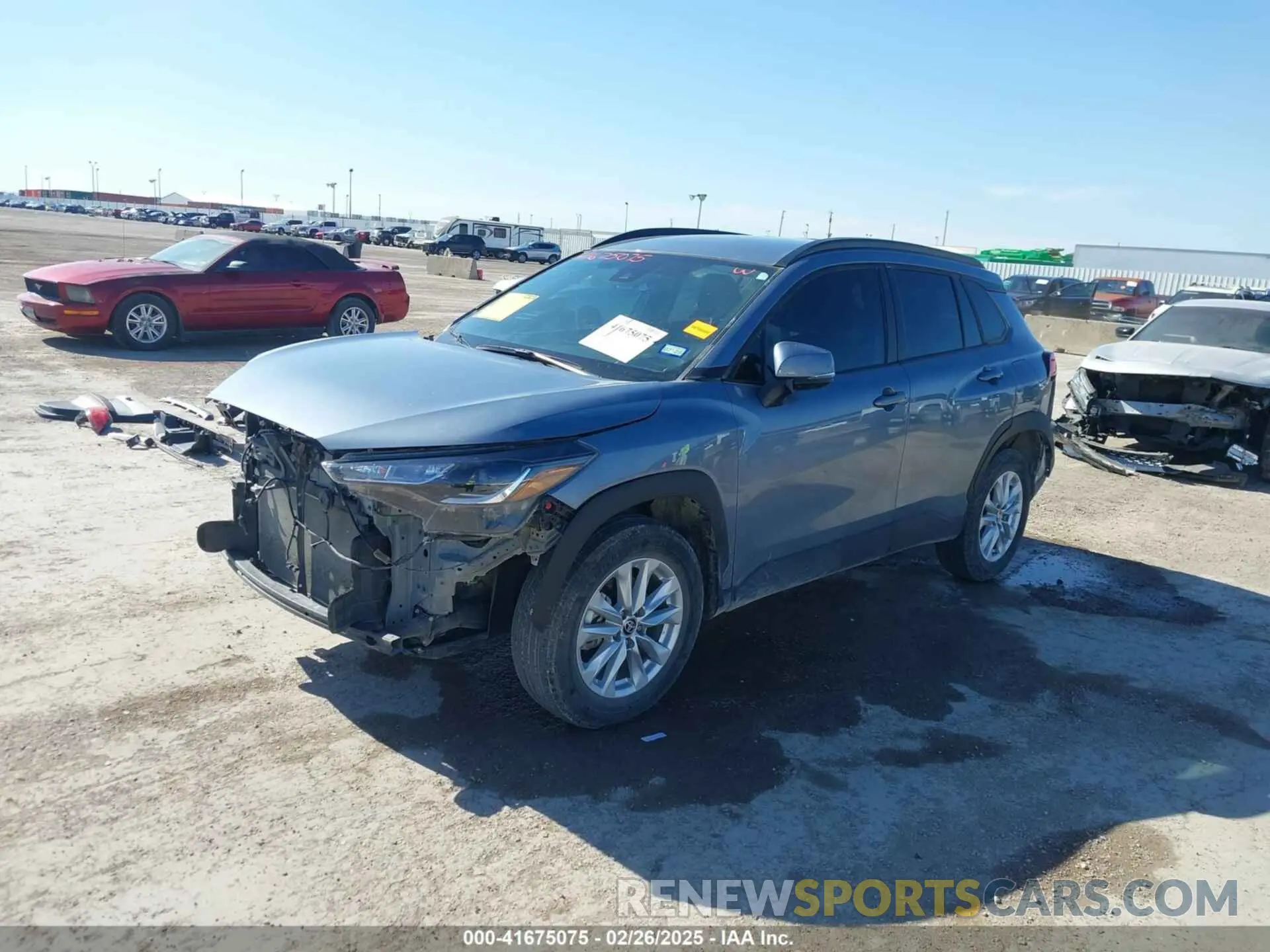 2 fotografías del automóvil dañado 7MUCAAAG4NV021844 TOYOTA COROLLA CROSS 2022