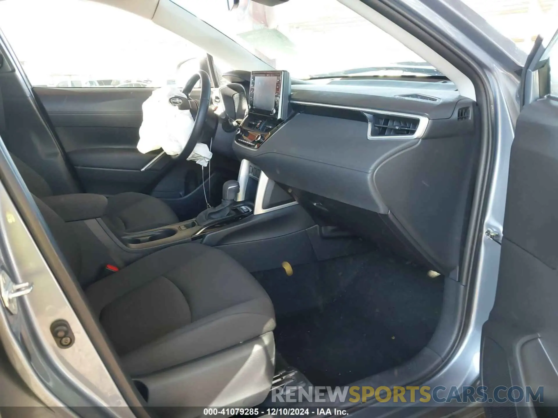 5 fotografías del automóvil dañado 7MUCAAAG4NV034271 TOYOTA COROLLA CROSS 2022