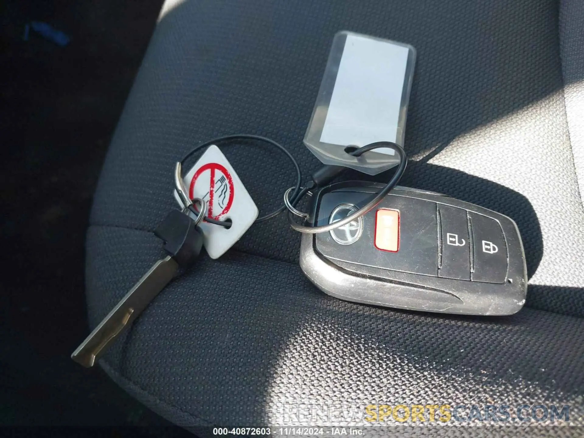 11 fotografías del automóvil dañado 7MUCAAAG6NV025782 TOYOTA COROLLA CROSS 2022