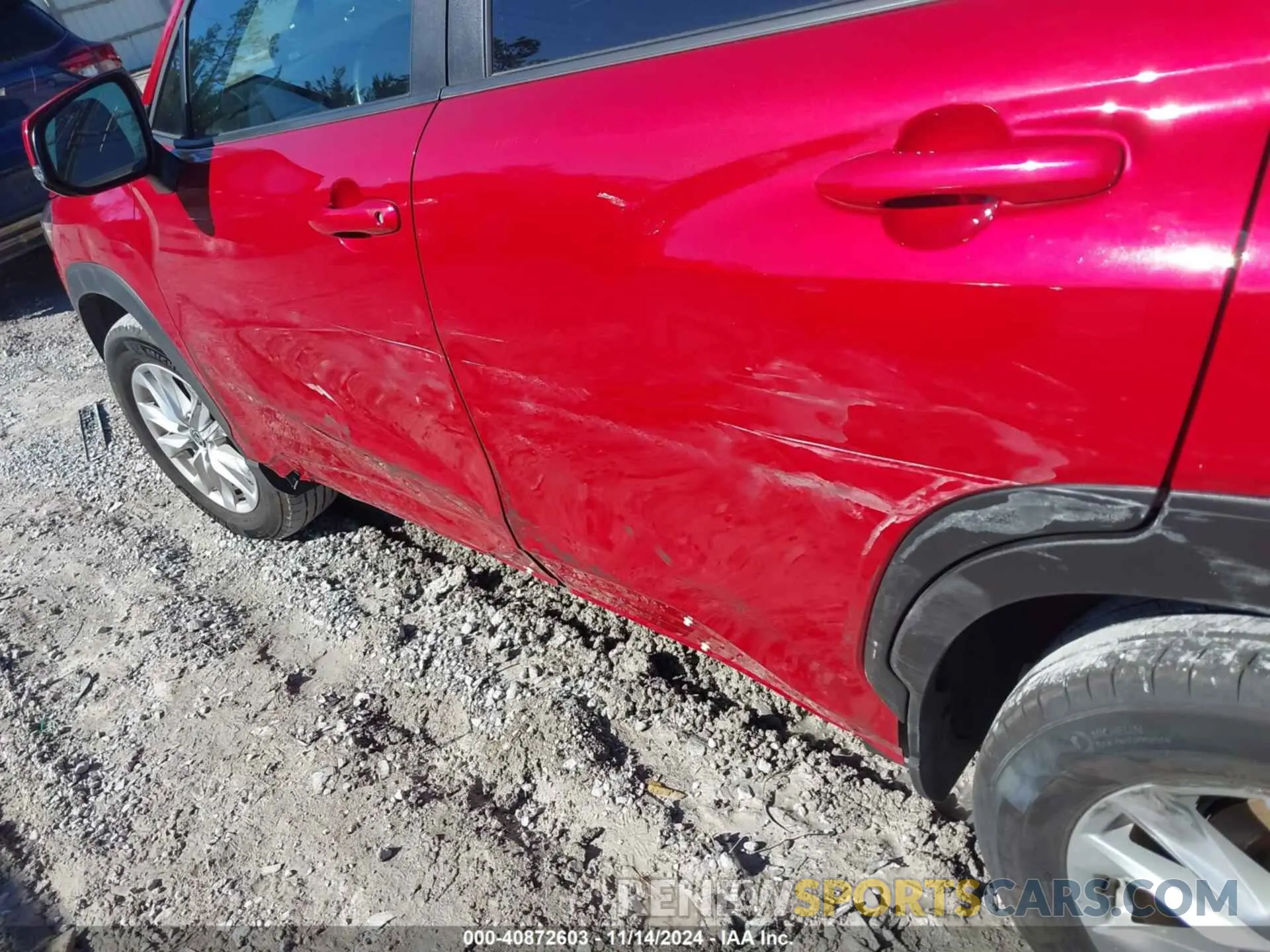 18 fotografías del automóvil dañado 7MUCAAAG6NV025782 TOYOTA COROLLA CROSS 2022