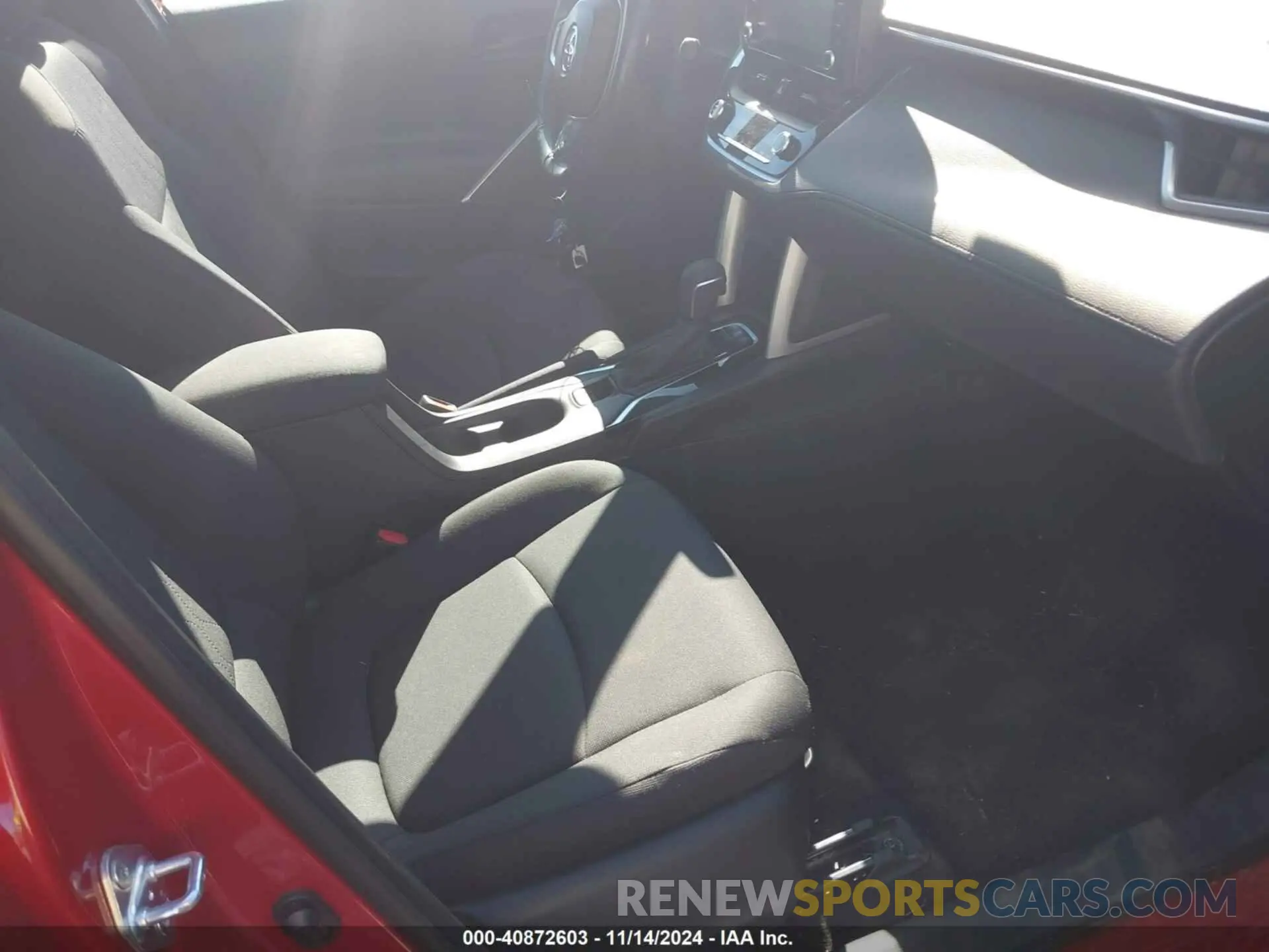 5 fotografías del automóvil dañado 7MUCAAAG6NV025782 TOYOTA COROLLA CROSS 2022