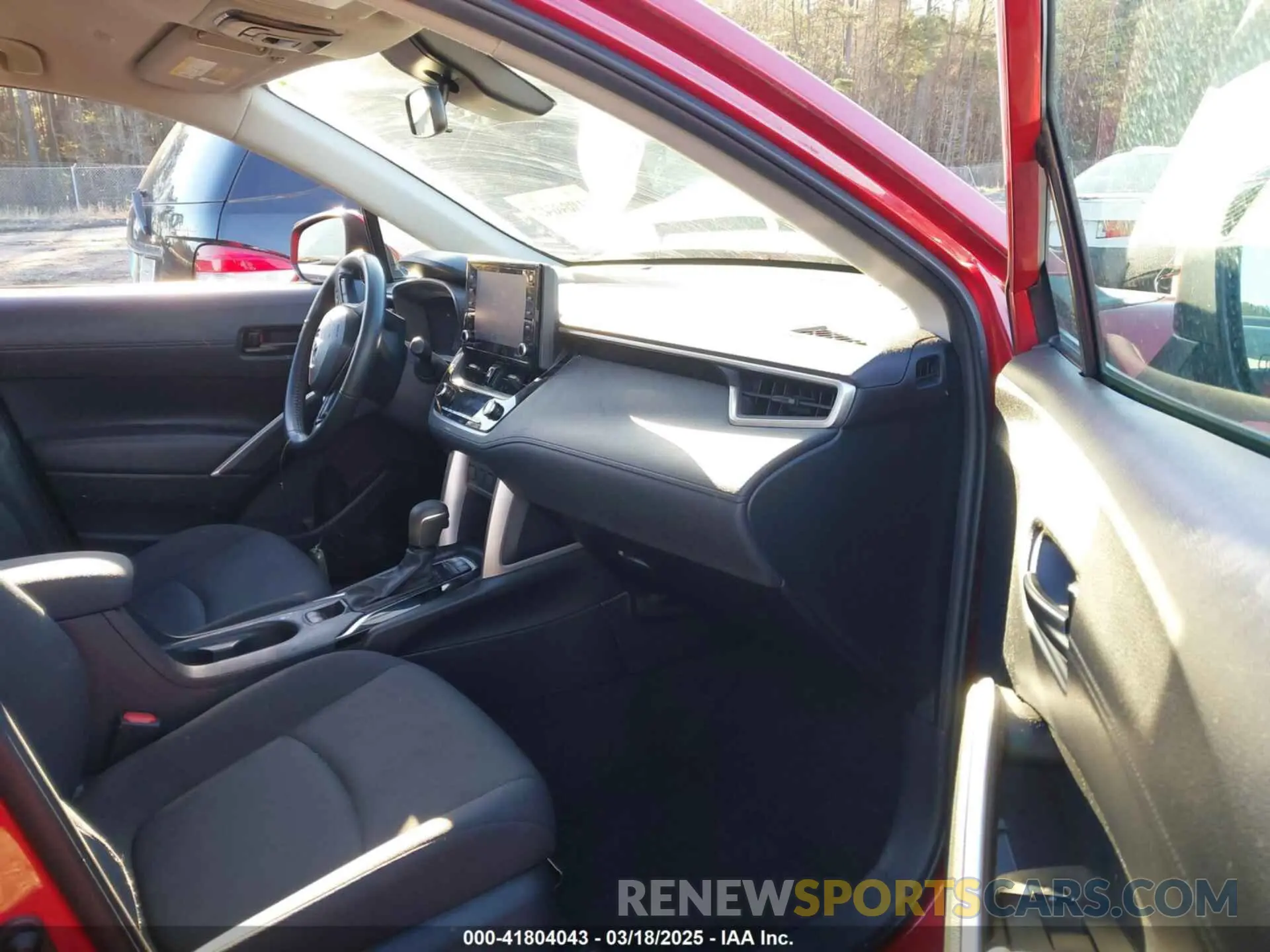 5 fotografías del automóvil dañado 7MUCAAAG7NV002754 TOYOTA COROLLA CROSS 2022