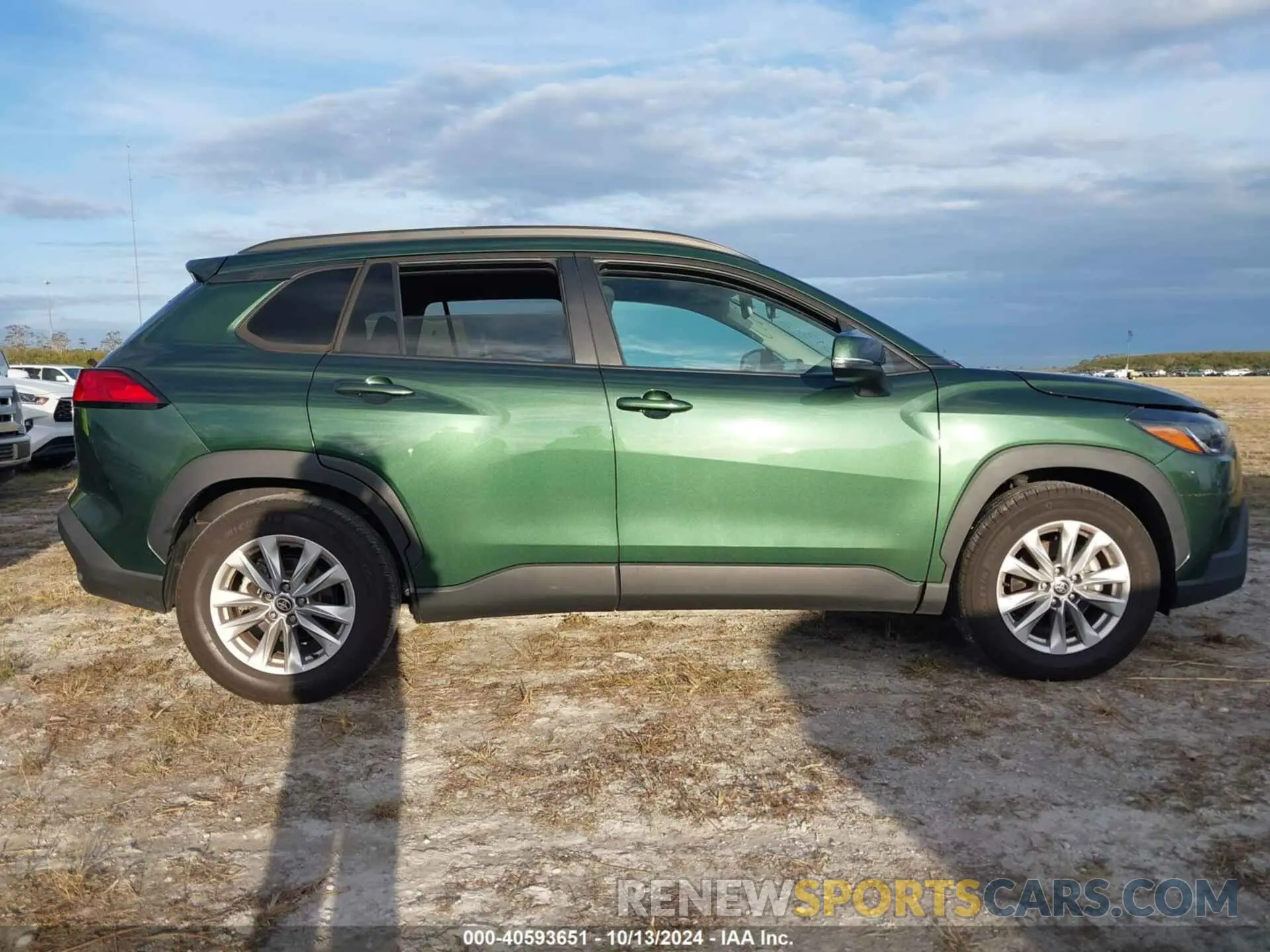 13 fotografías del automóvil dañado 7MUCAAAG8NV005694 TOYOTA COROLLA CROSS 2022