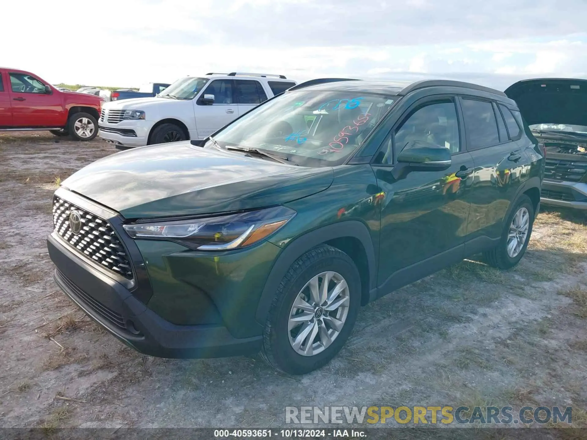 2 fotografías del automóvil dañado 7MUCAAAG8NV005694 TOYOTA COROLLA CROSS 2022