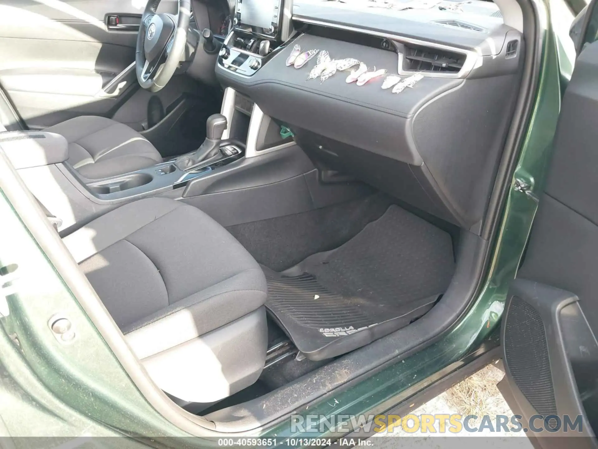 5 fotografías del automóvil dañado 7MUCAAAG8NV005694 TOYOTA COROLLA CROSS 2022