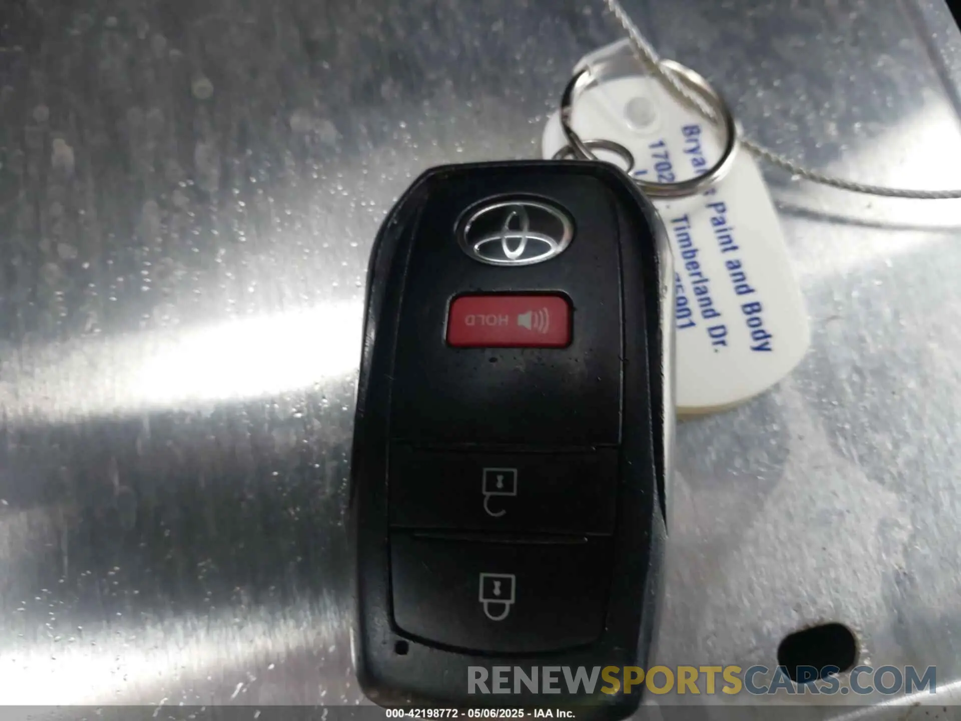 11 fotografías del automóvil dañado 7MUCAAAG8NV013343 TOYOTA COROLLA CROSS 2022