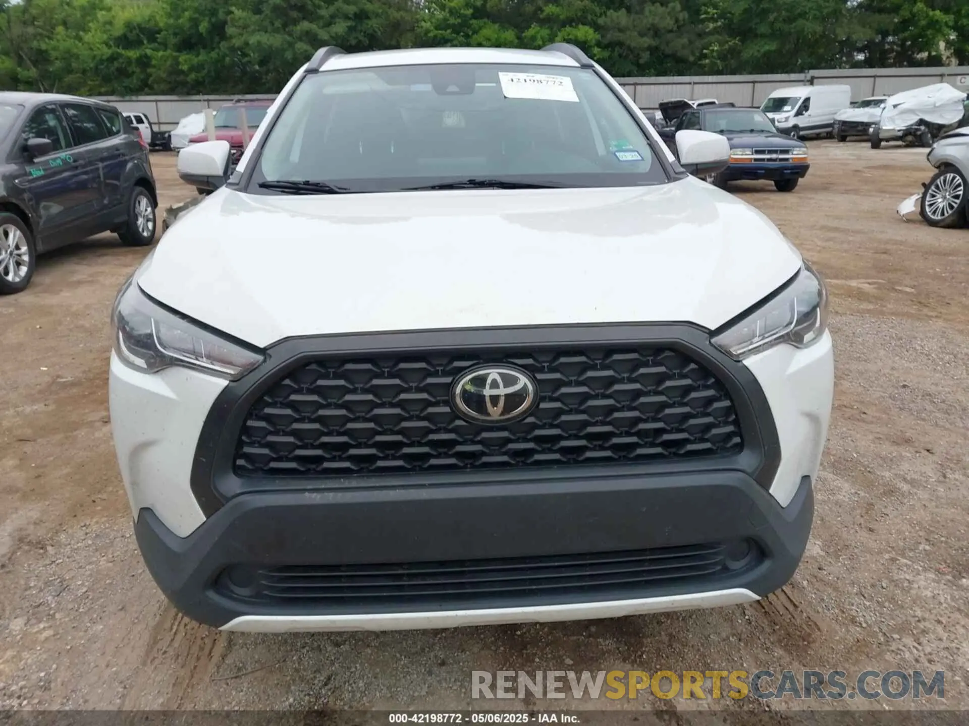 12 fotografías del automóvil dañado 7MUCAAAG8NV013343 TOYOTA COROLLA CROSS 2022