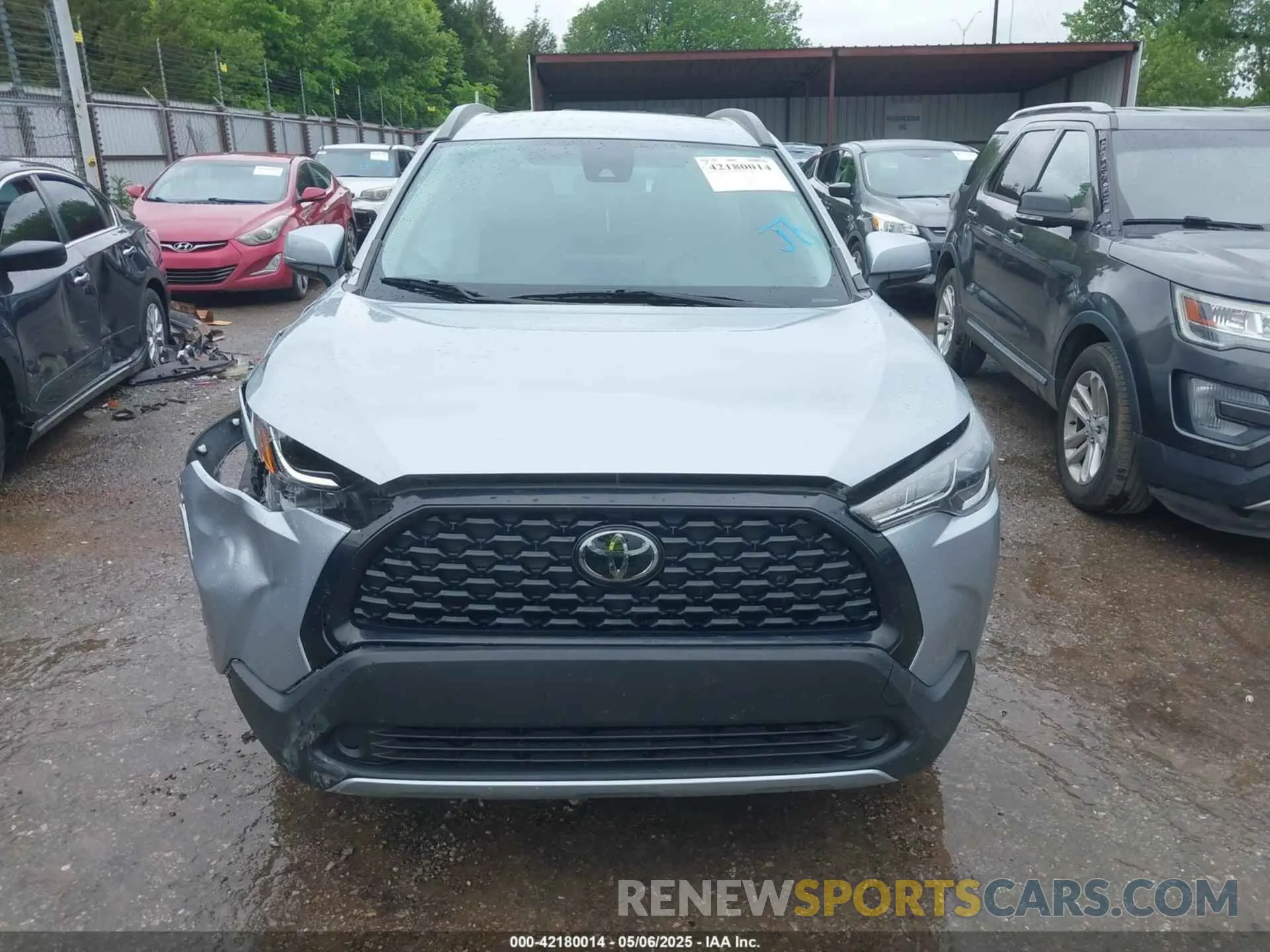 12 fotografías del automóvil dañado 7MUCAAAG8NV032815 TOYOTA COROLLA CROSS 2022