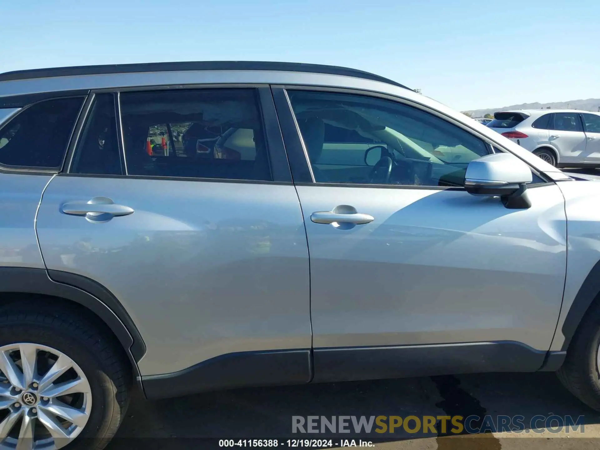 14 fotografías del automóvil dañado 7MUCAAAG8NV036573 TOYOTA COROLLA CROSS 2022
