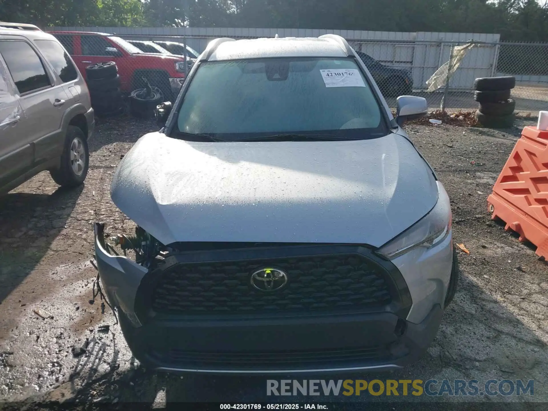 12 fotografías del automóvil dañado 7MUCAAAG9NV005915 TOYOTA COROLLA CROSS 2022