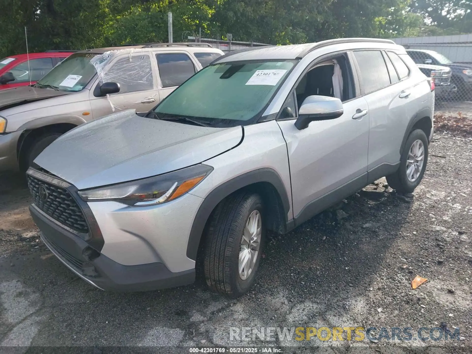 2 fotografías del automóvil dañado 7MUCAAAG9NV005915 TOYOTA COROLLA CROSS 2022