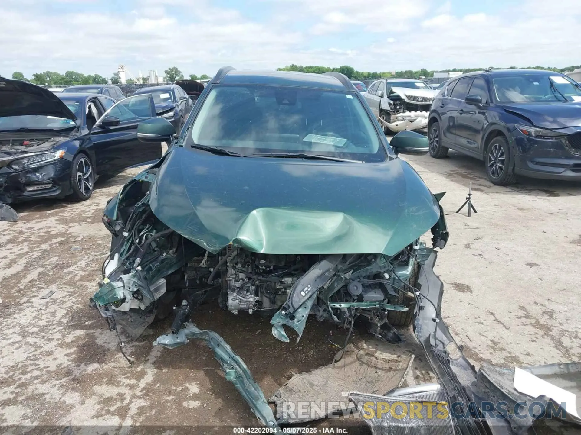 12 fotografías del automóvil dañado 7MUCAAAG9NV013304 TOYOTA COROLLA CROSS 2022