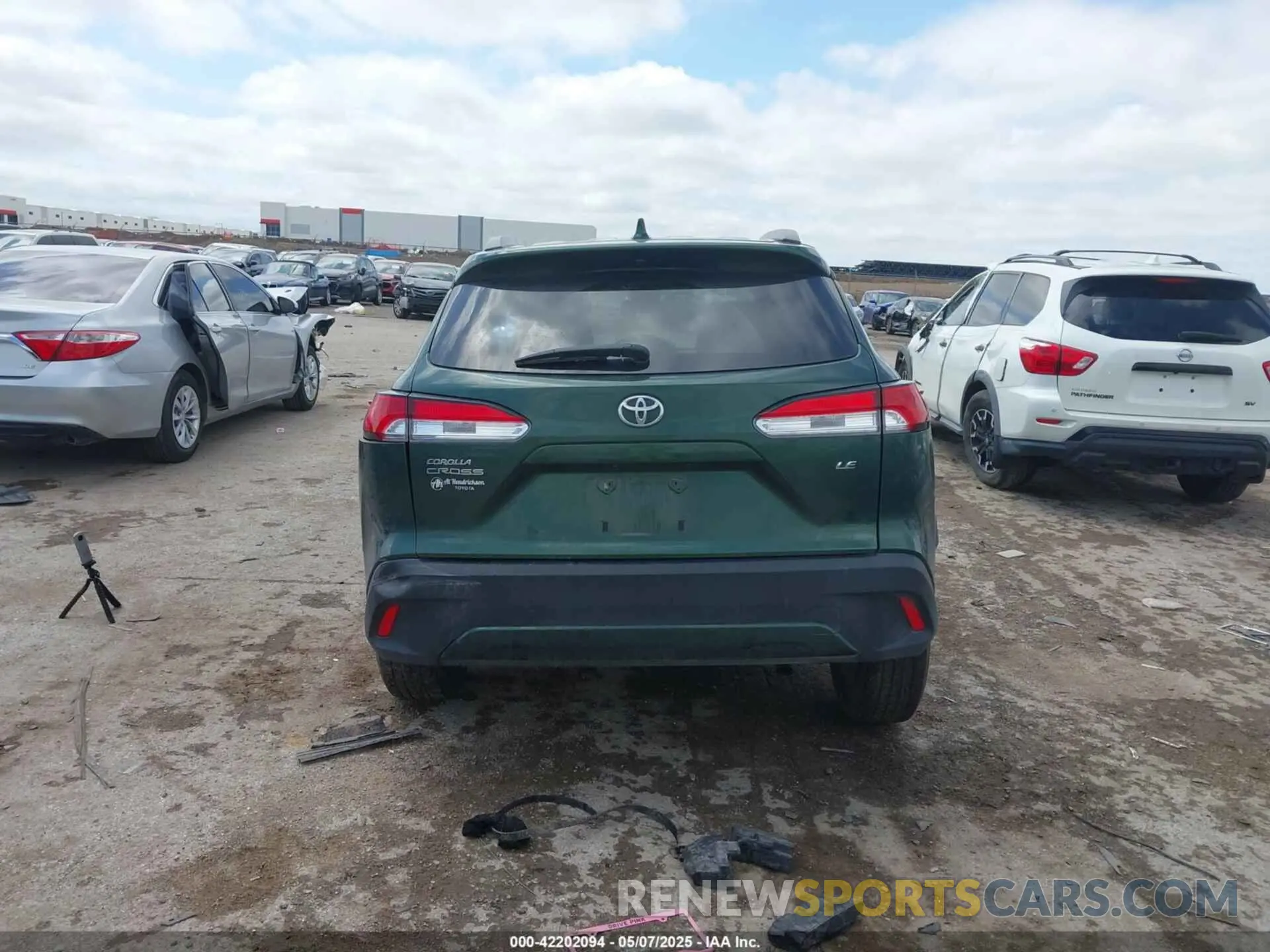 16 fotografías del automóvil dañado 7MUCAAAG9NV013304 TOYOTA COROLLA CROSS 2022