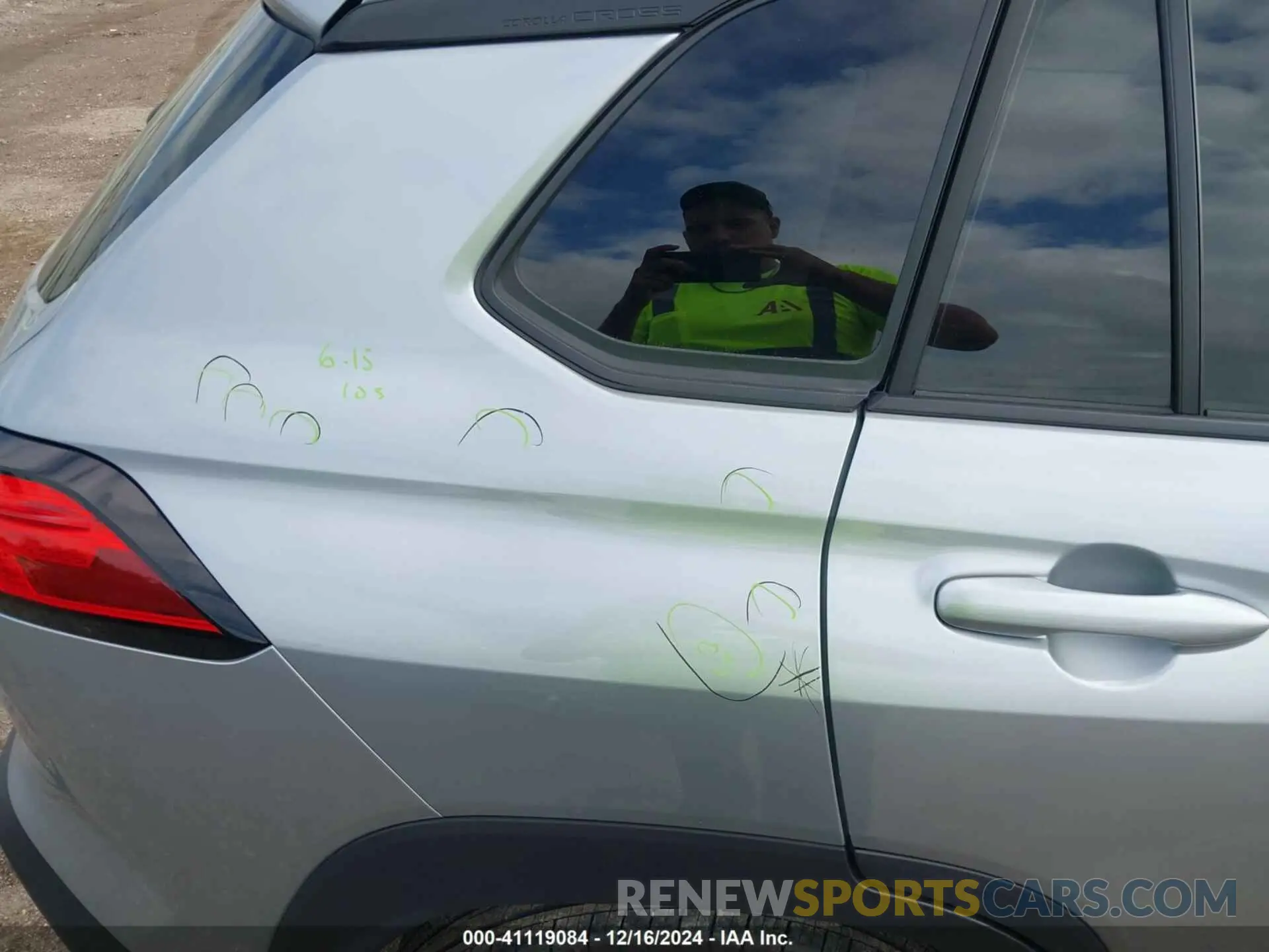 17 fotografías del automóvil dañado 7MUCAAAG9NV033357 TOYOTA COROLLA CROSS 2022