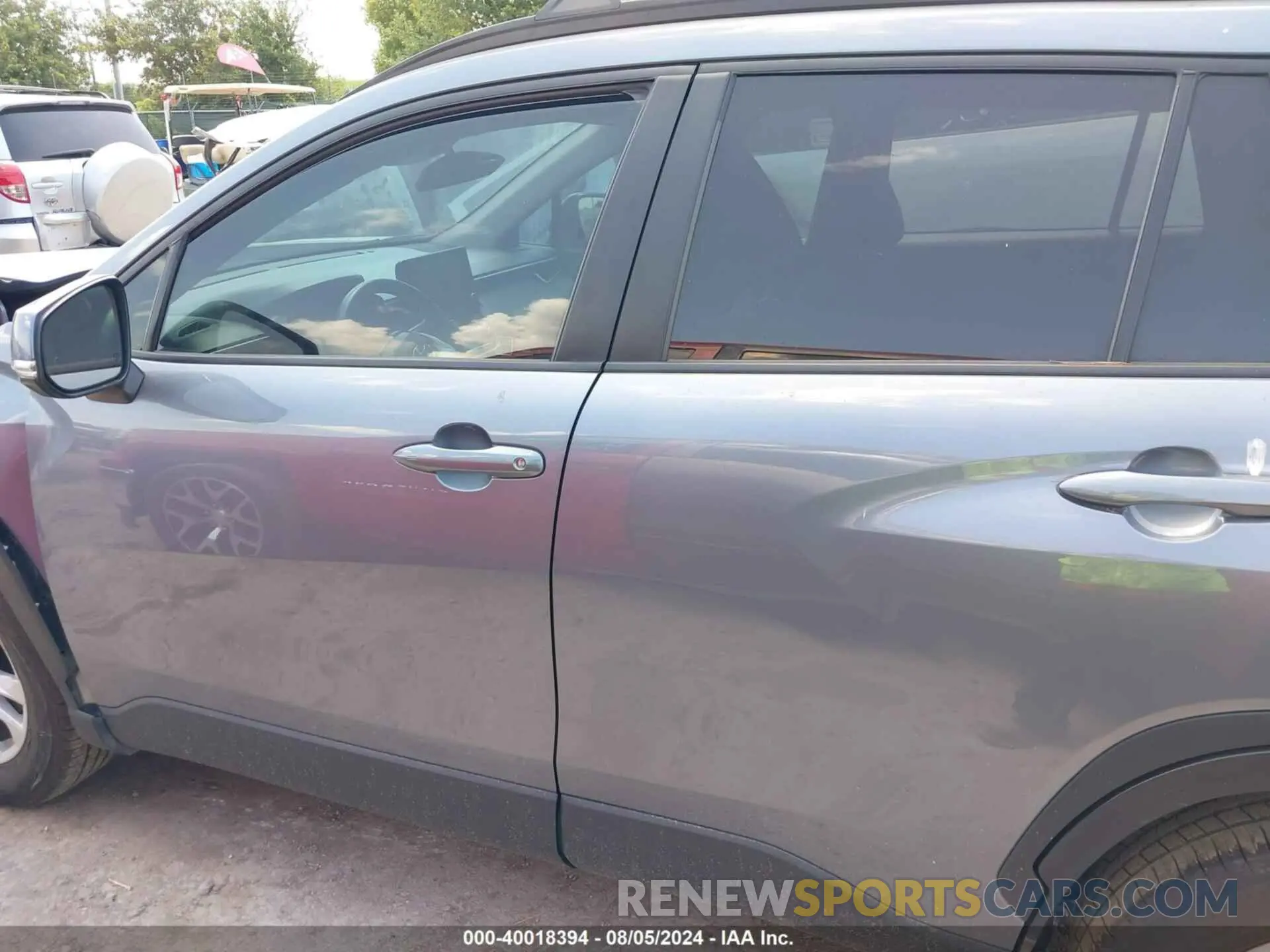 14 fotografías del automóvil dañado 7MUCAAAGXNV017958 TOYOTA COROLLA CROSS 2022