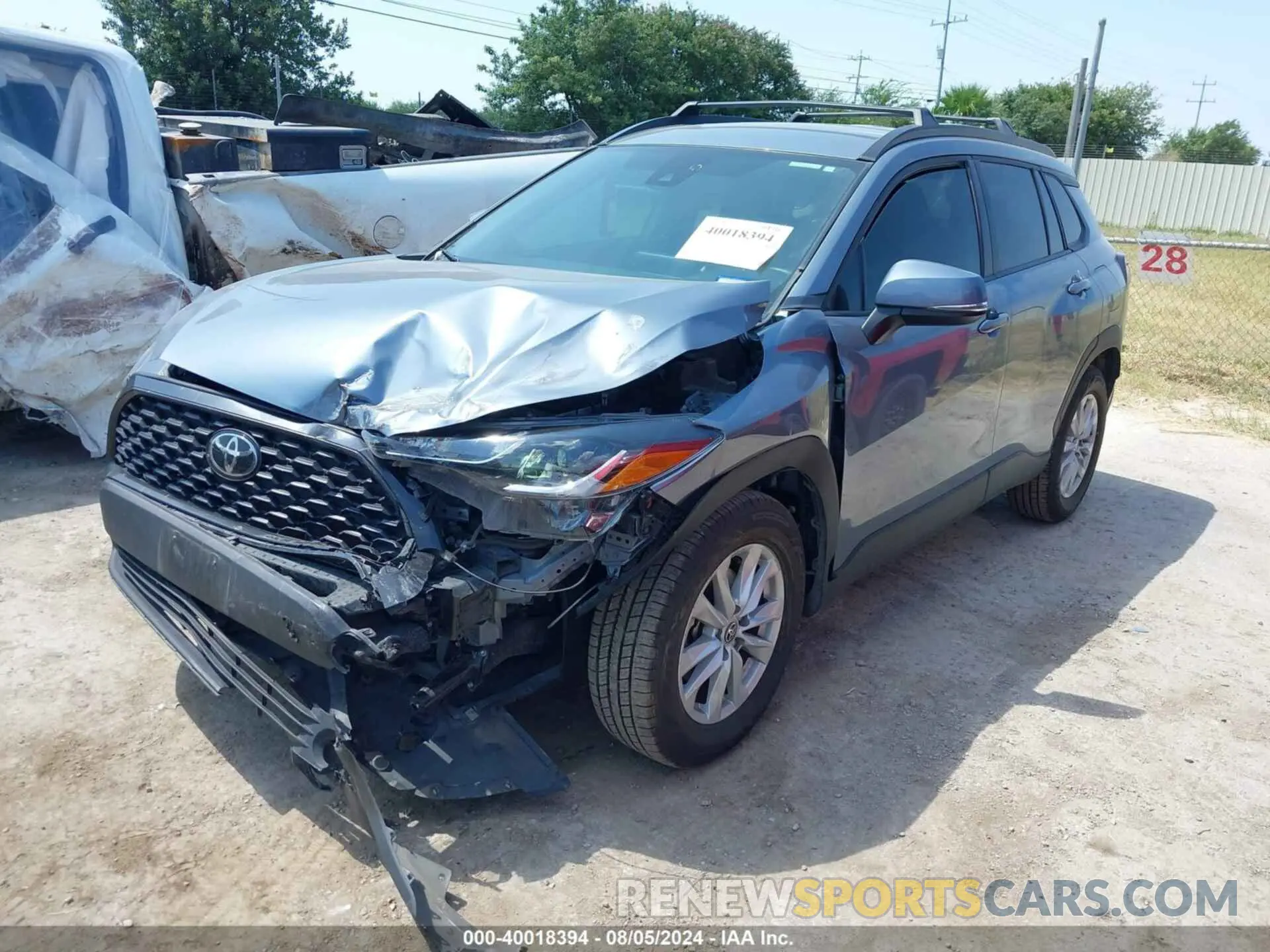 2 fotografías del automóvil dañado 7MUCAAAGXNV017958 TOYOTA COROLLA CROSS 2022