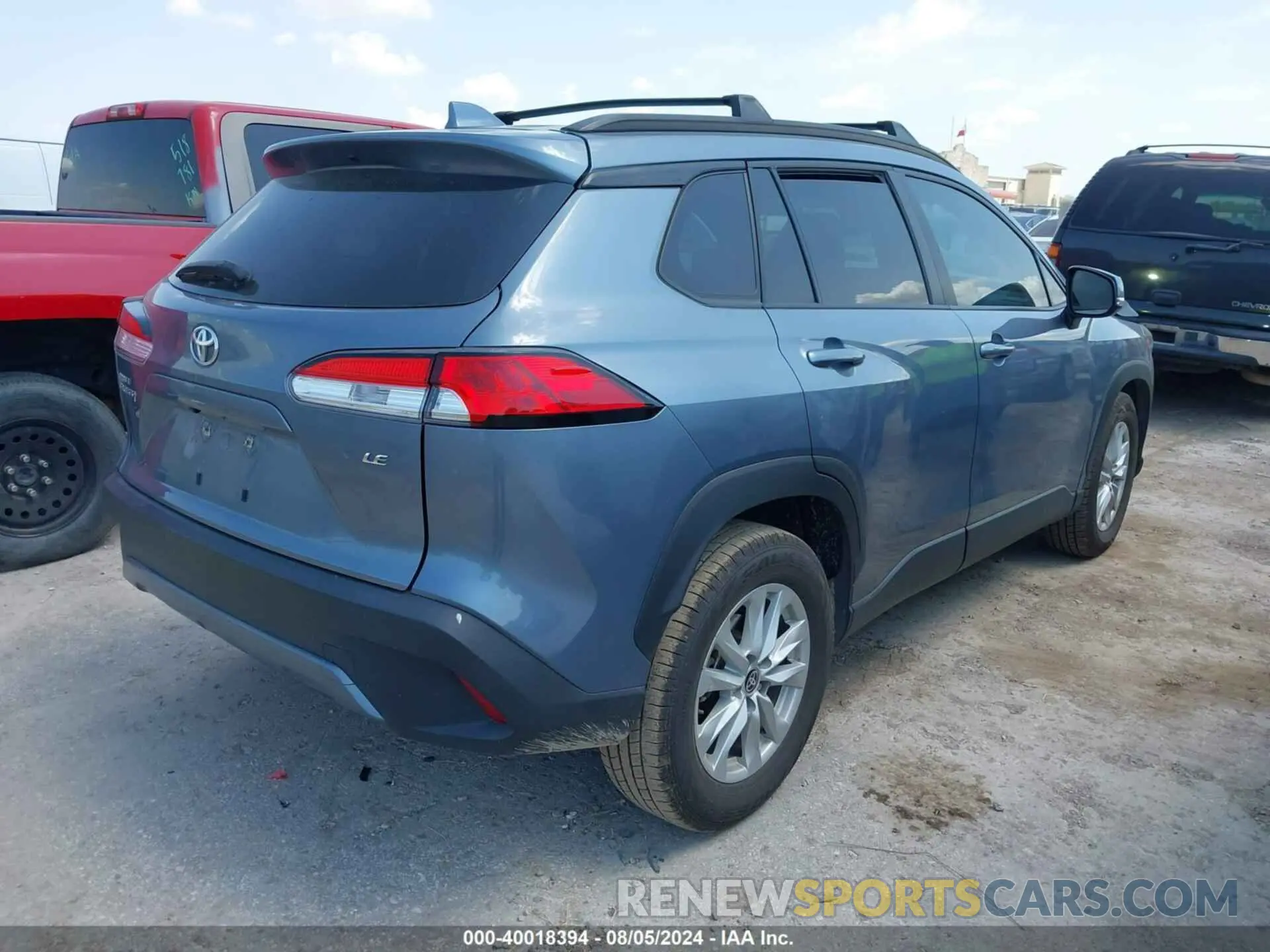 4 fotografías del automóvil dañado 7MUCAAAGXNV017958 TOYOTA COROLLA CROSS 2022