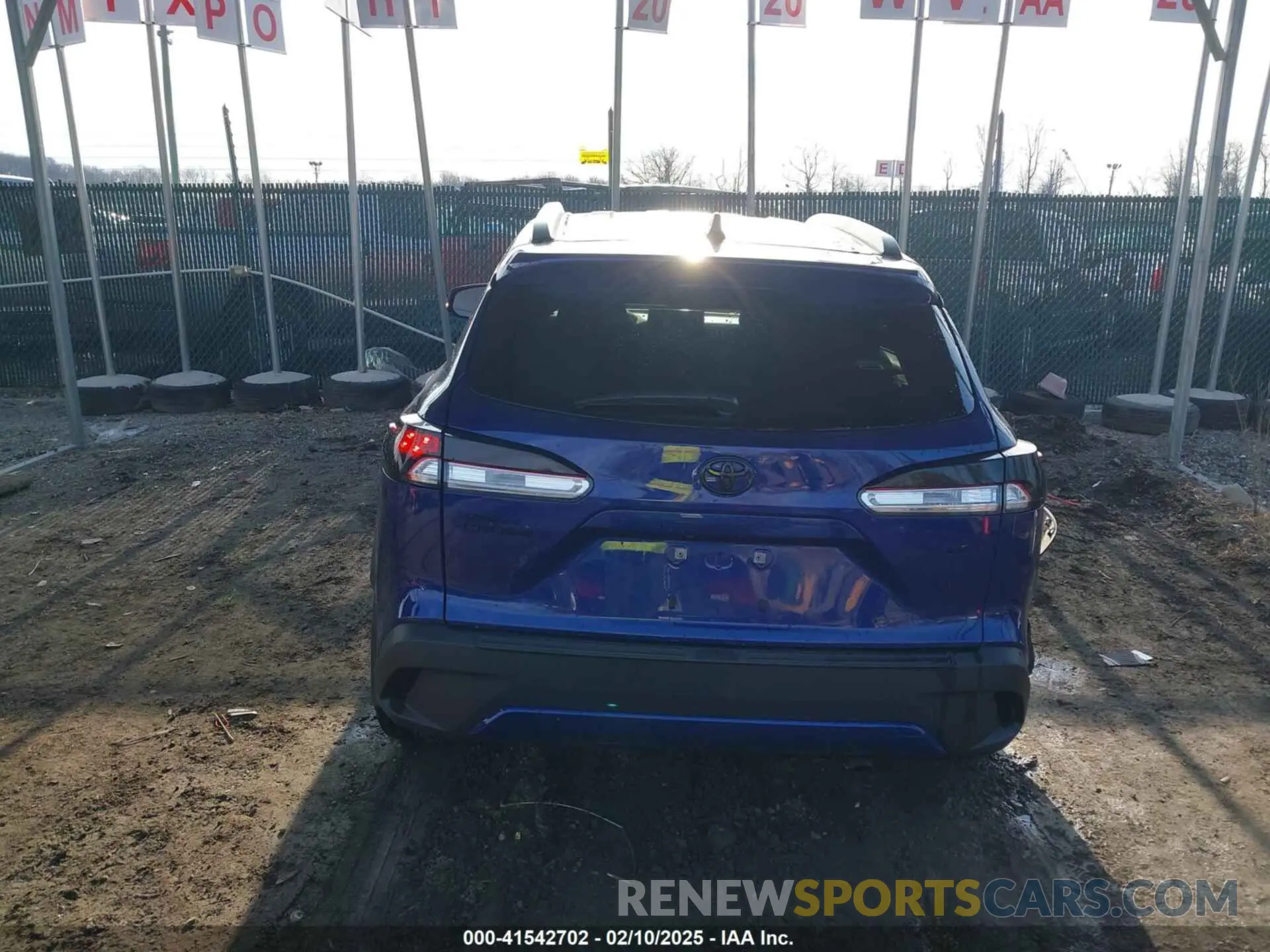 16 fotografías del automóvil dañado 7MUCAAAGXNV034887 TOYOTA COROLLA CROSS 2022