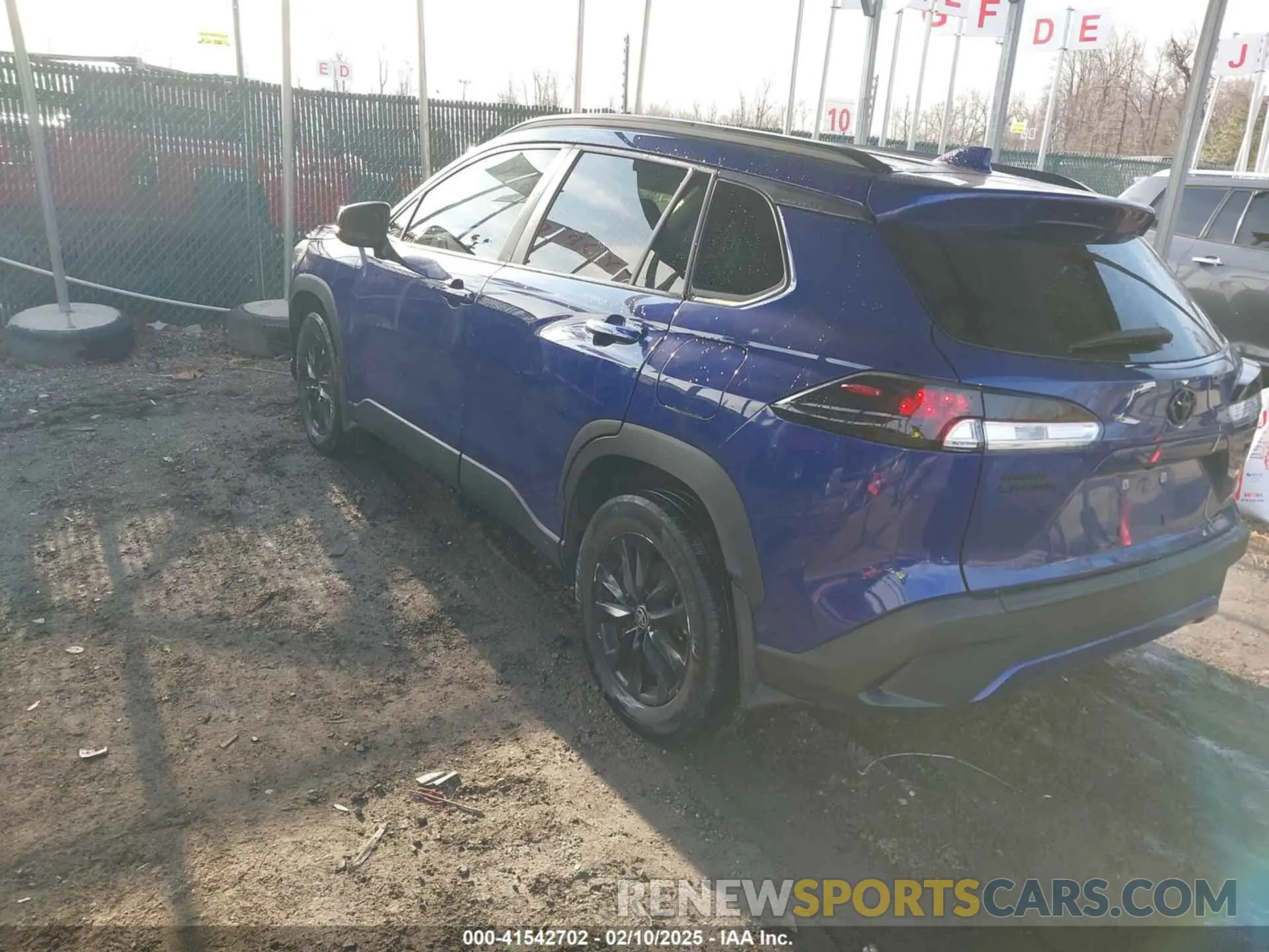 3 fotografías del automóvil dañado 7MUCAAAGXNV034887 TOYOTA COROLLA CROSS 2022