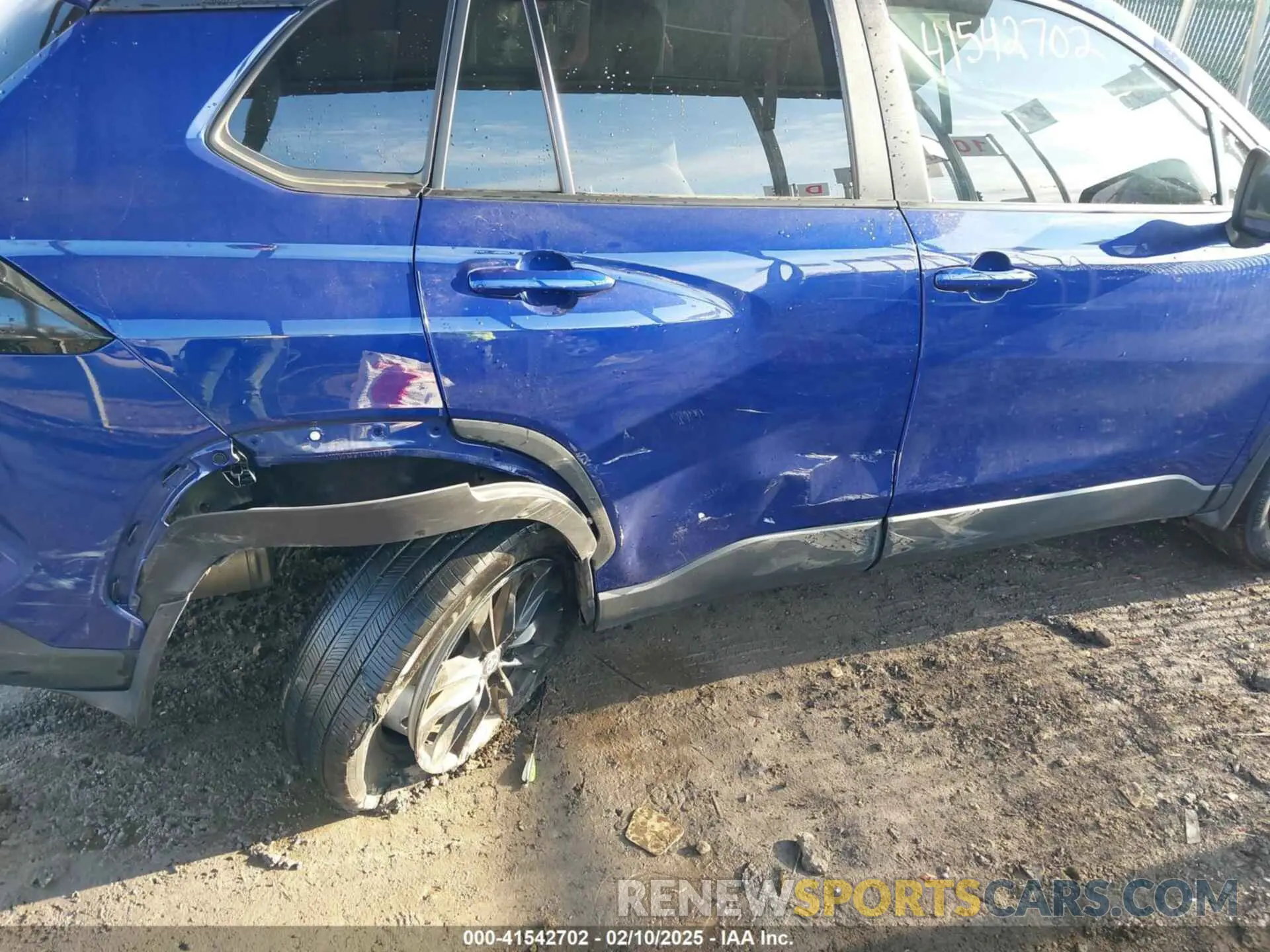 6 fotografías del automóvil dañado 7MUCAAAGXNV034887 TOYOTA COROLLA CROSS 2022