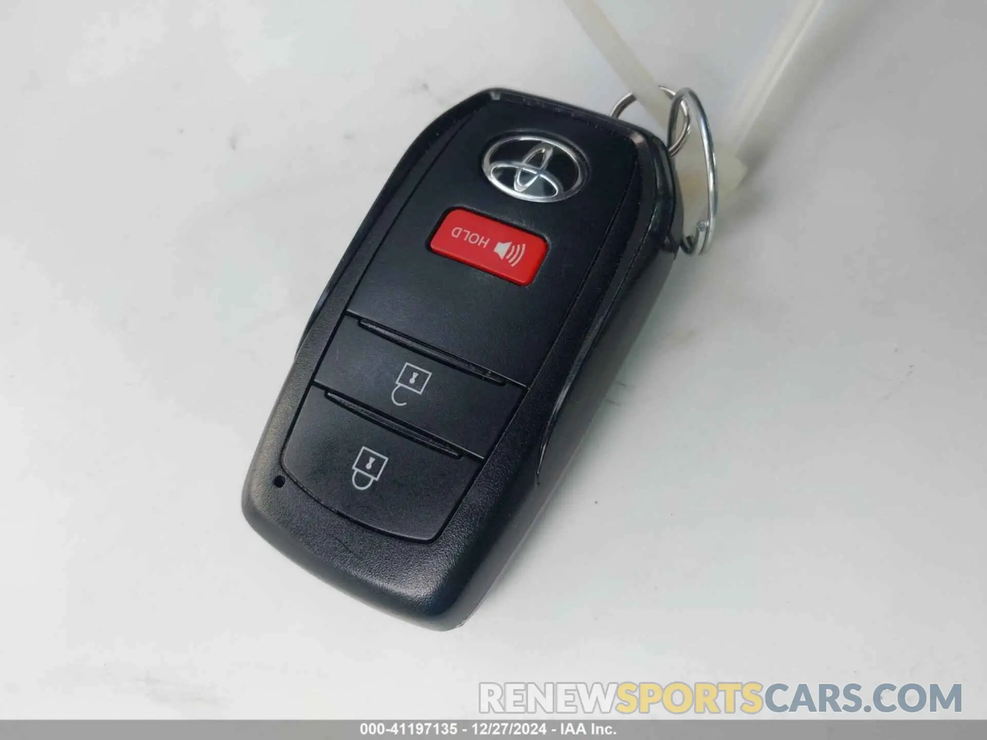 11 fotografías del automóvil dañado 7MUCAABG0NV012640 TOYOTA COROLLA CROSS 2022