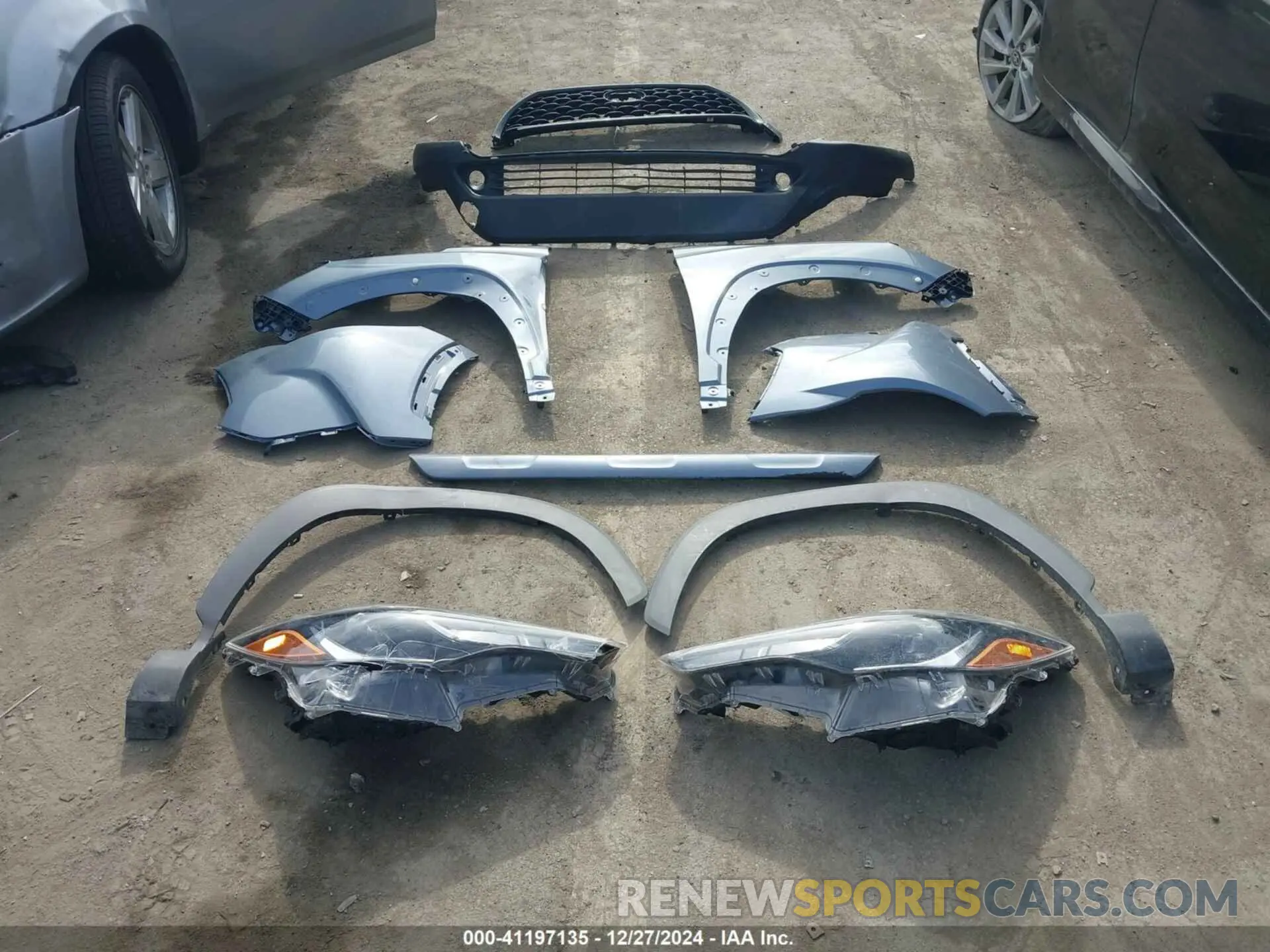 12 fotografías del automóvil dañado 7MUCAABG0NV012640 TOYOTA COROLLA CROSS 2022