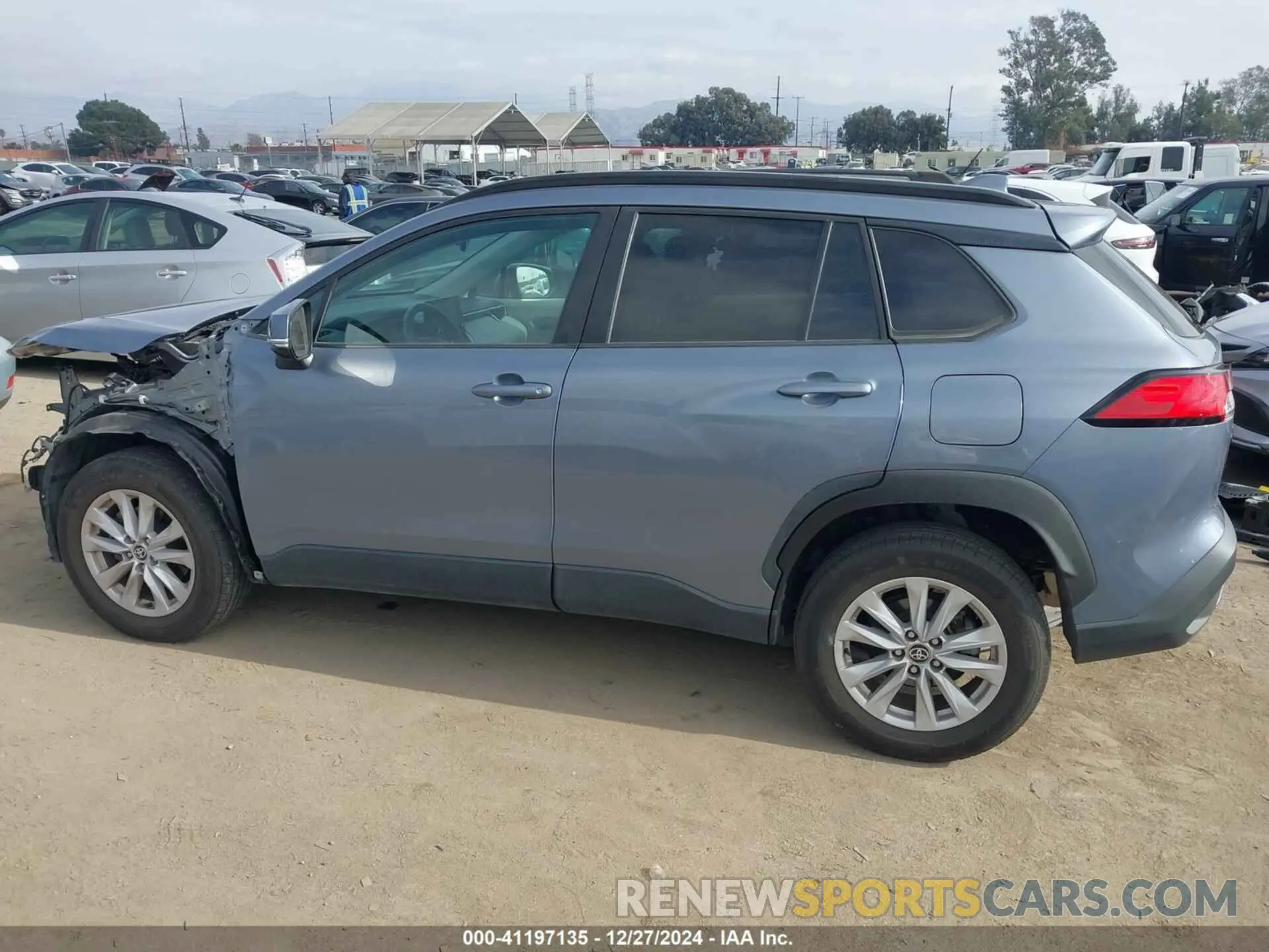15 fotografías del automóvil dañado 7MUCAABG0NV012640 TOYOTA COROLLA CROSS 2022
