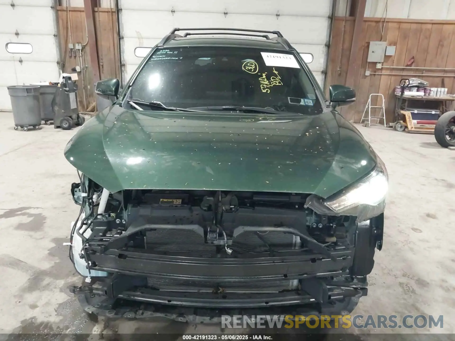 12 fotografías del automóvil dañado 7MUCAABG2NV038656 TOYOTA COROLLA CROSS 2022