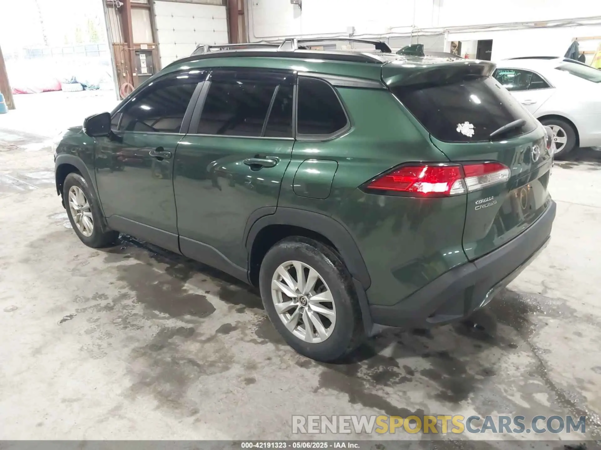3 fotografías del automóvil dañado 7MUCAABG2NV038656 TOYOTA COROLLA CROSS 2022