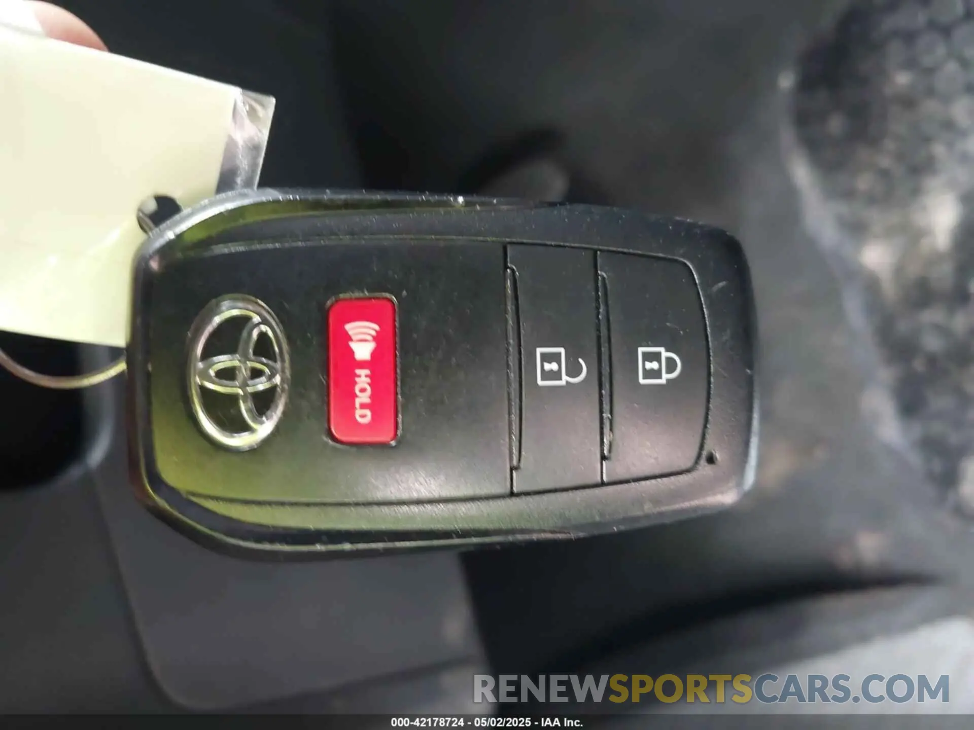 11 fotografías del automóvil dañado 7MUCAABG3NV043526 TOYOTA COROLLA CROSS 2022