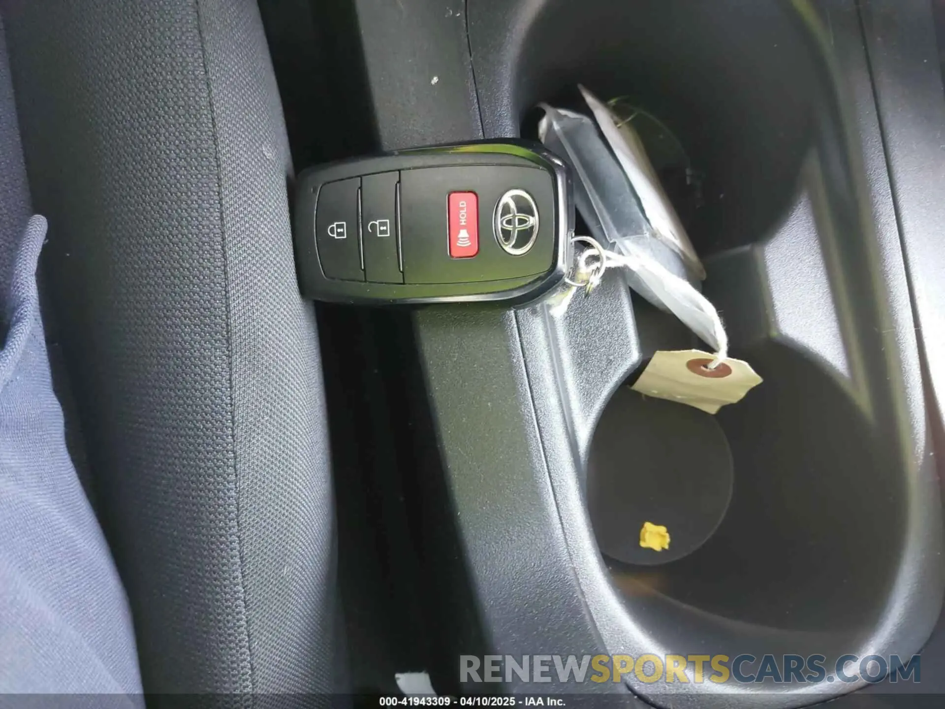 11 fotografías del automóvil dañado 7MUCAABG5NV021933 TOYOTA COROLLA CROSS 2022
