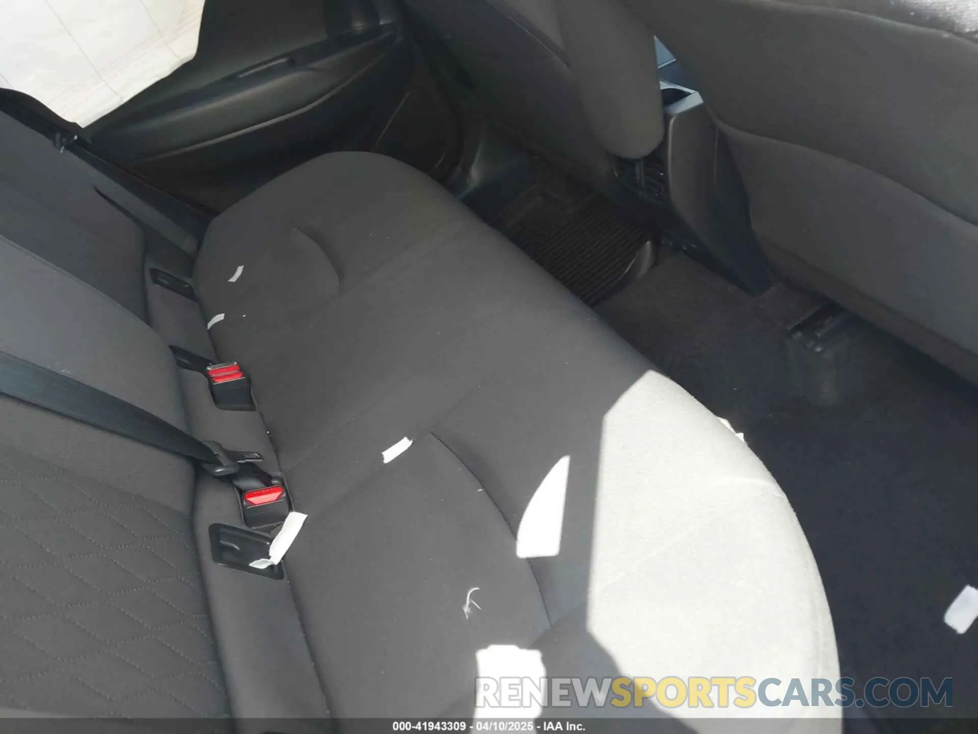 8 fotografías del automóvil dañado 7MUCAABG5NV021933 TOYOTA COROLLA CROSS 2022