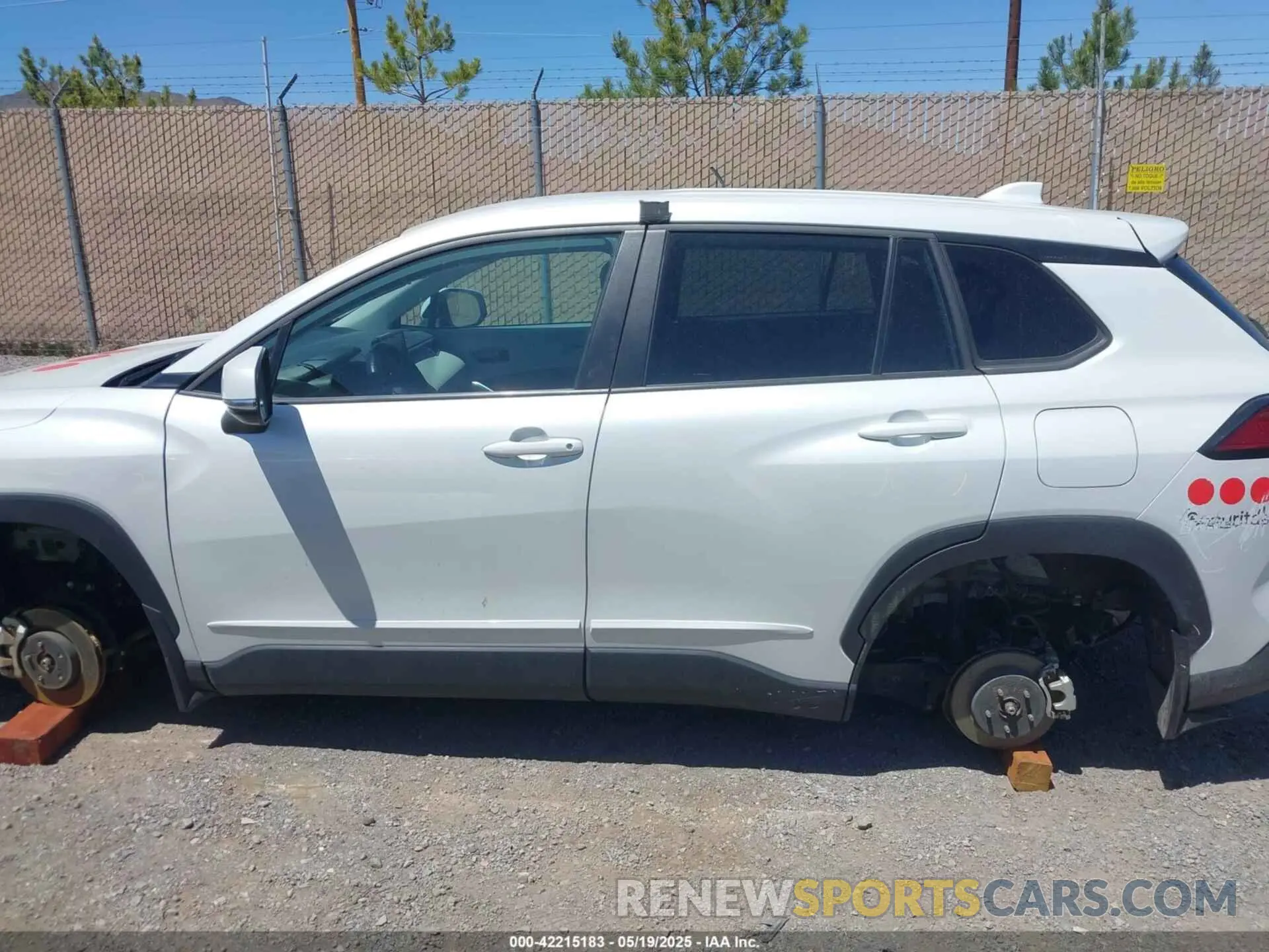 13 fotografías del automóvil dañado 7MUCAABG5NV036643 TOYOTA COROLLA CROSS 2022