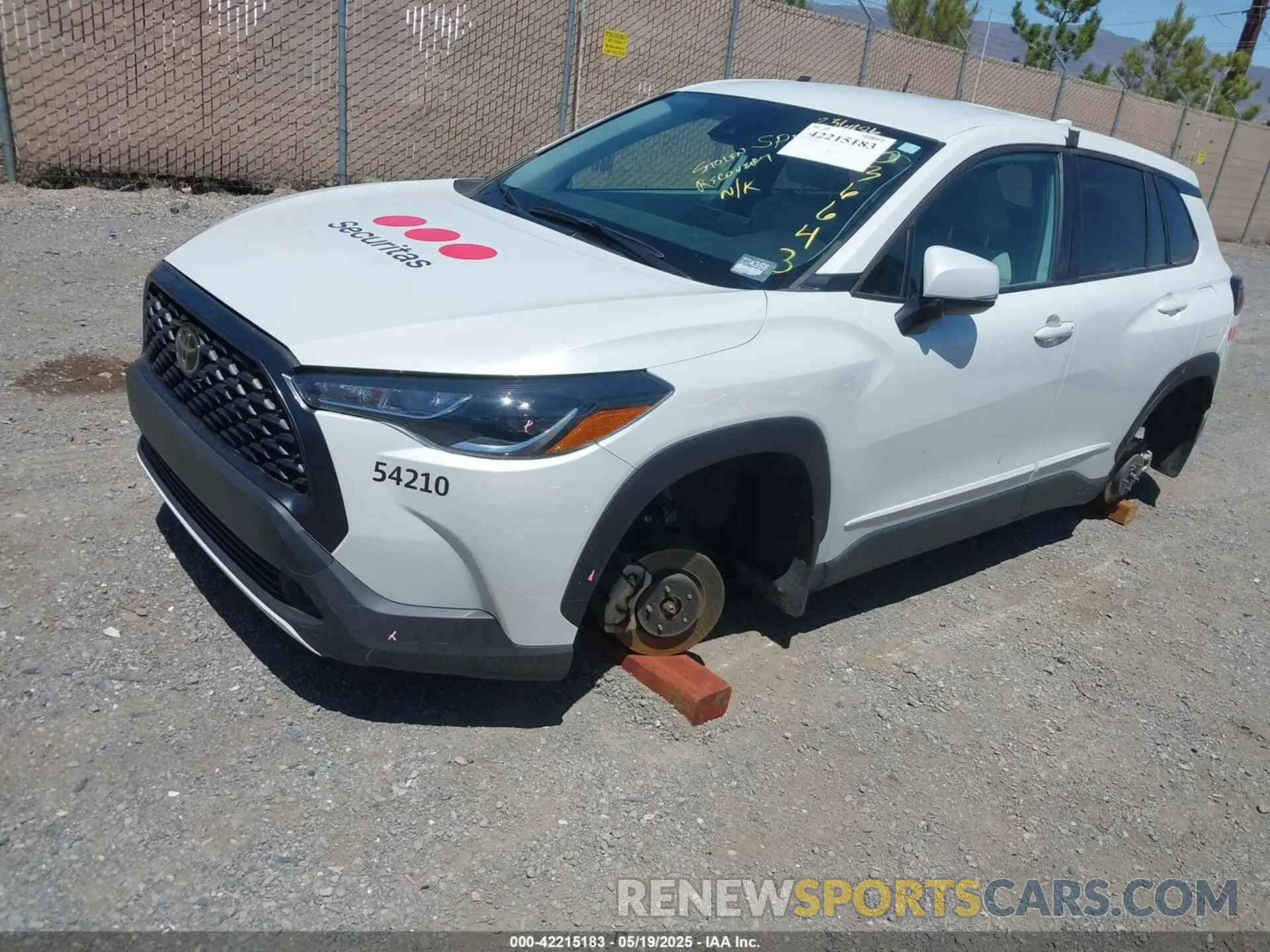 2 fotografías del automóvil dañado 7MUCAABG5NV036643 TOYOTA COROLLA CROSS 2022