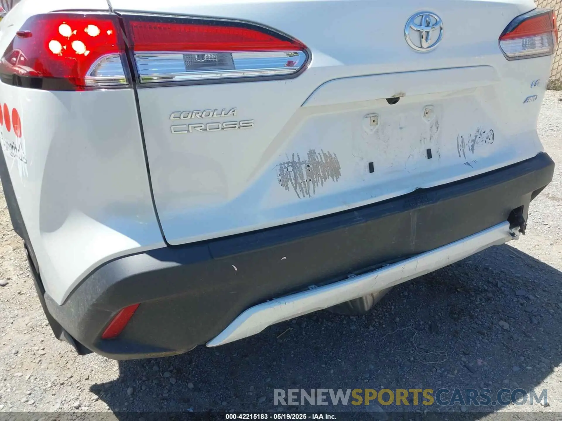 6 fotografías del automóvil dañado 7MUCAABG5NV036643 TOYOTA COROLLA CROSS 2022