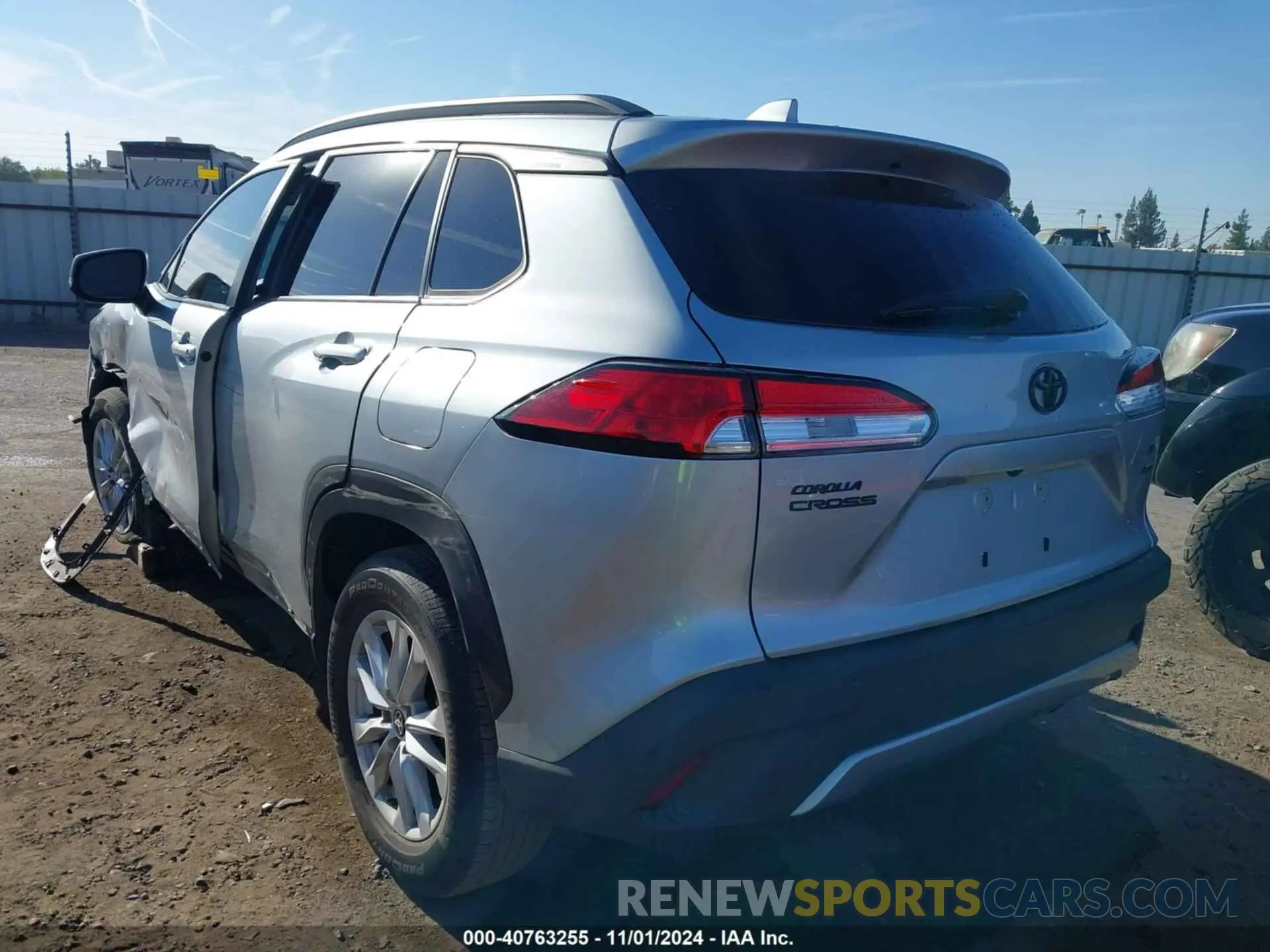 3 fotografías del automóvil dañado 7MUCAABG6NV003635 TOYOTA COROLLA CROSS 2022