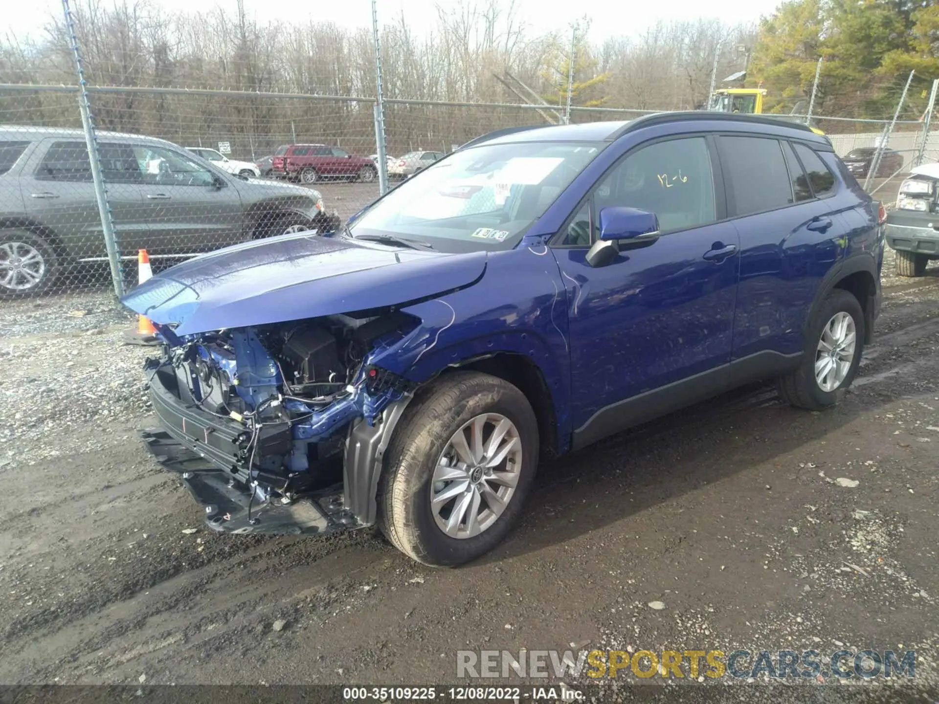 2 fotografías del automóvil dañado 7MUCAABG6NV017440 TOYOTA COROLLA CROSS 2022